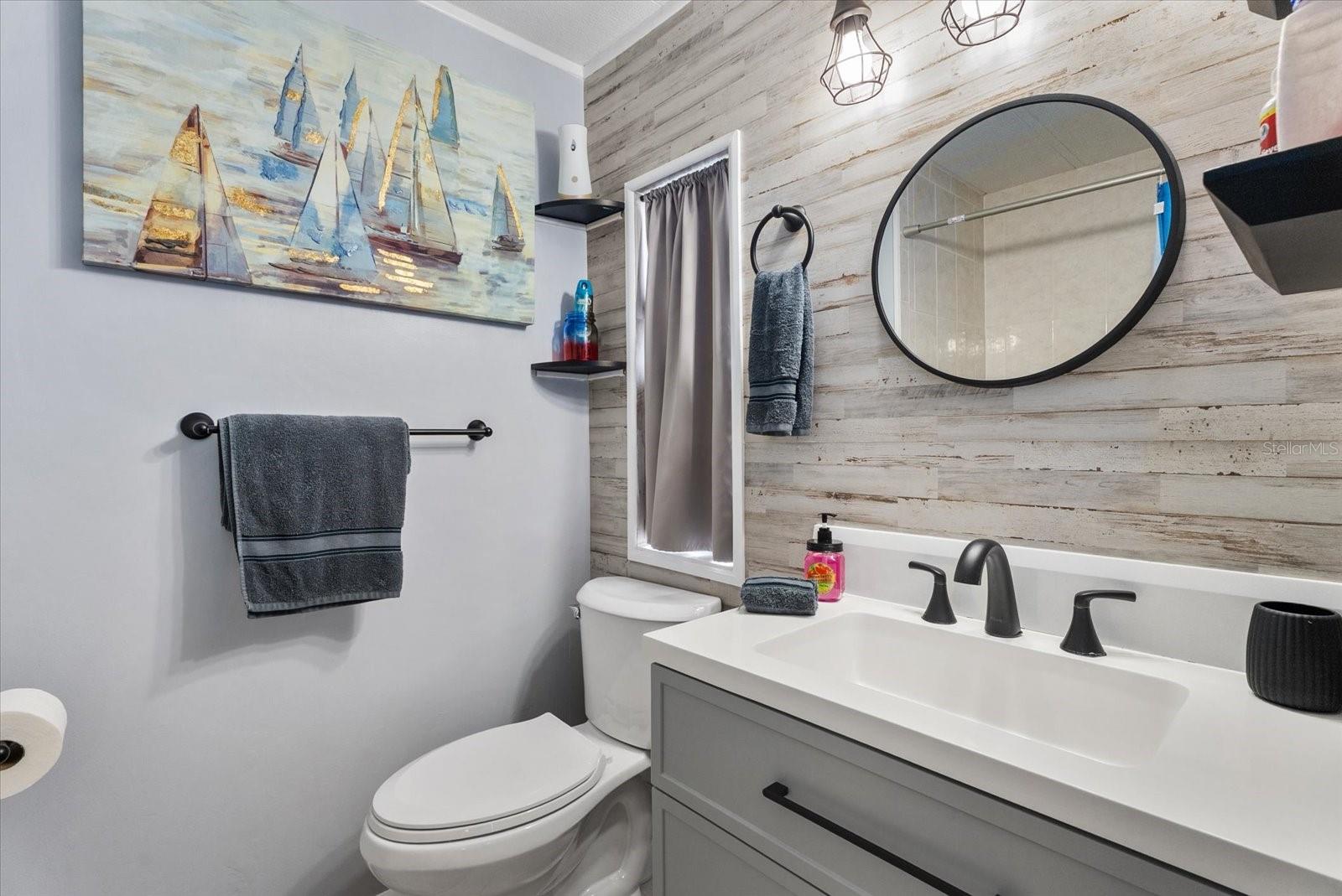 560 FAIRMOUNT DR — photo 17