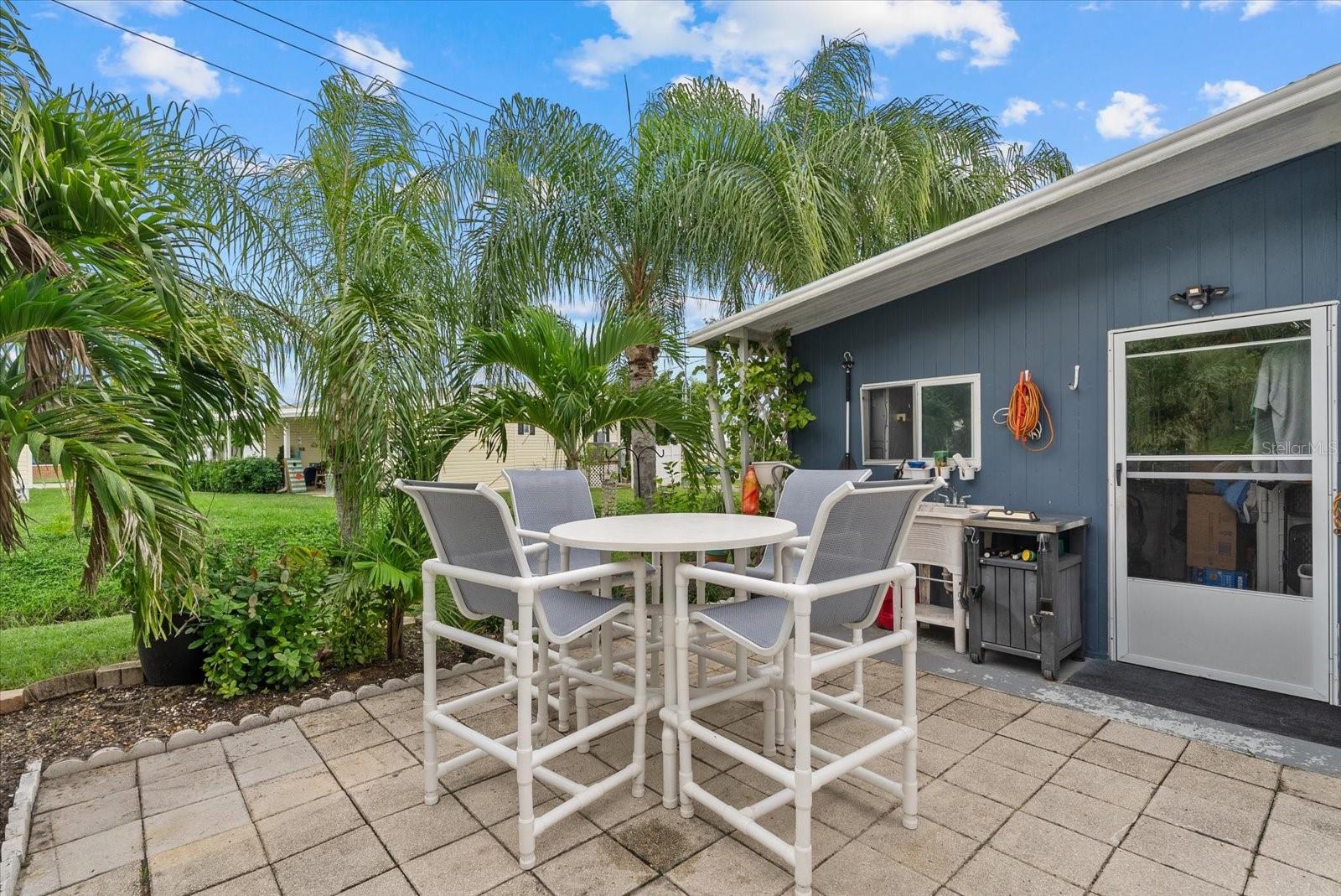 560 FAIRMOUNT DR — photo 24