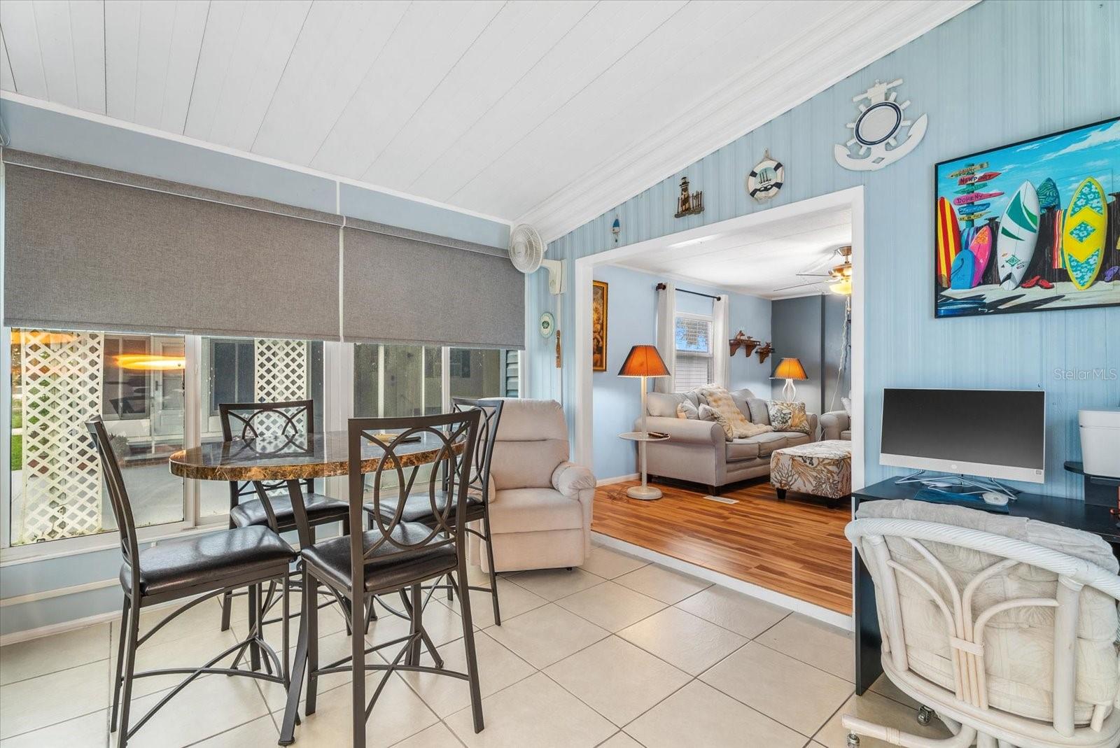 560 FAIRMOUNT DR — photo 12