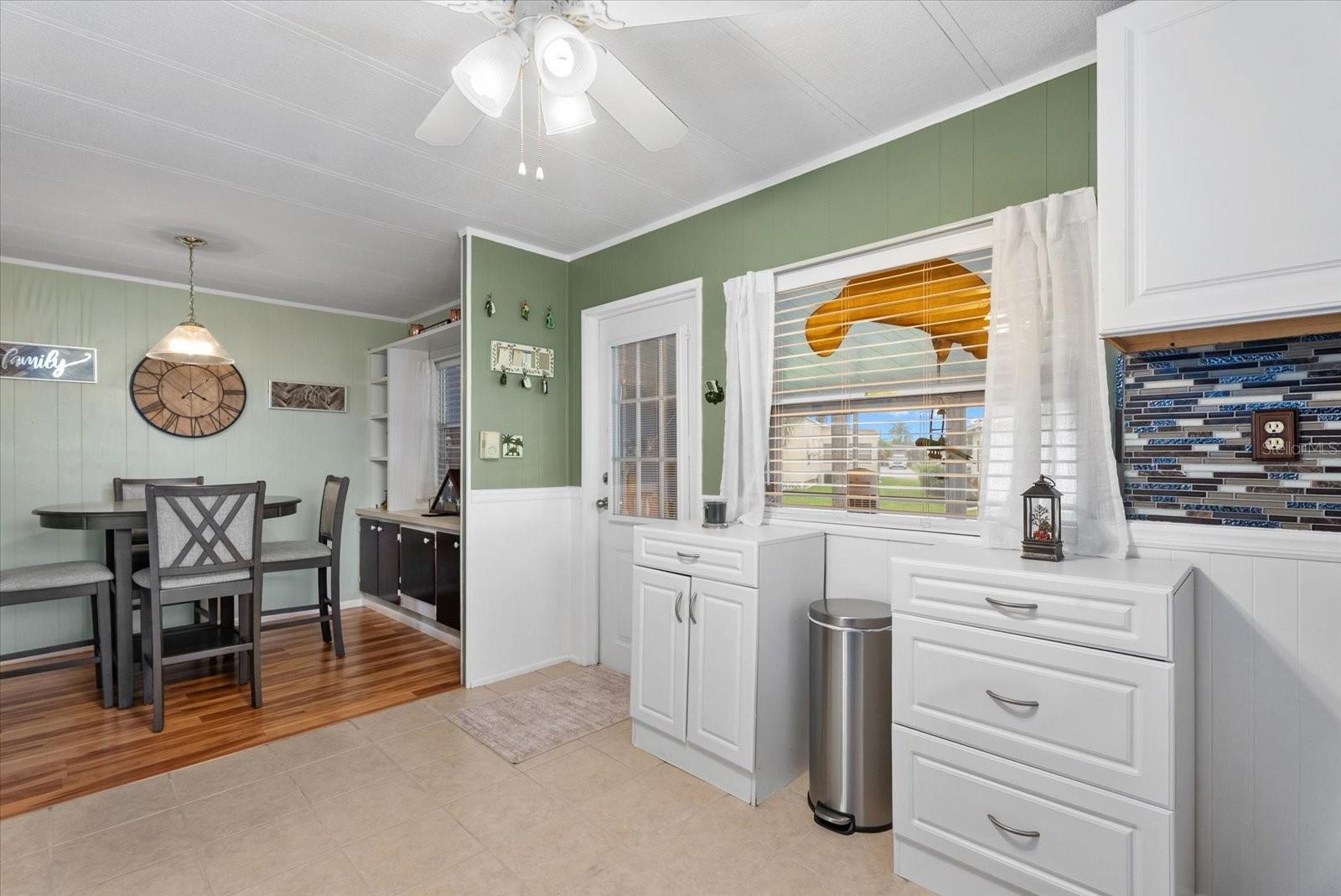 560 FAIRMOUNT DR — photo 5