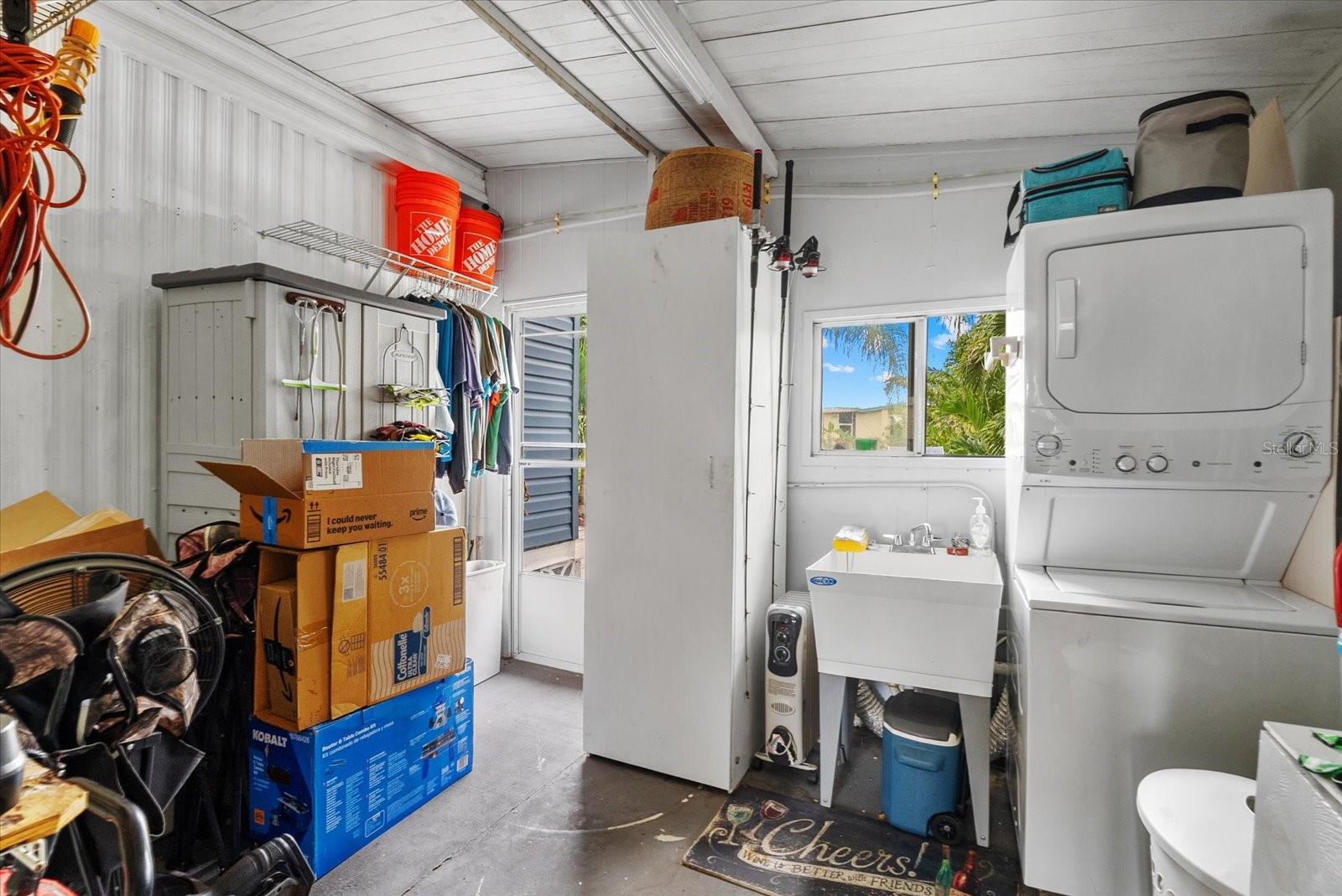 560 FAIRMOUNT DR — photo 21