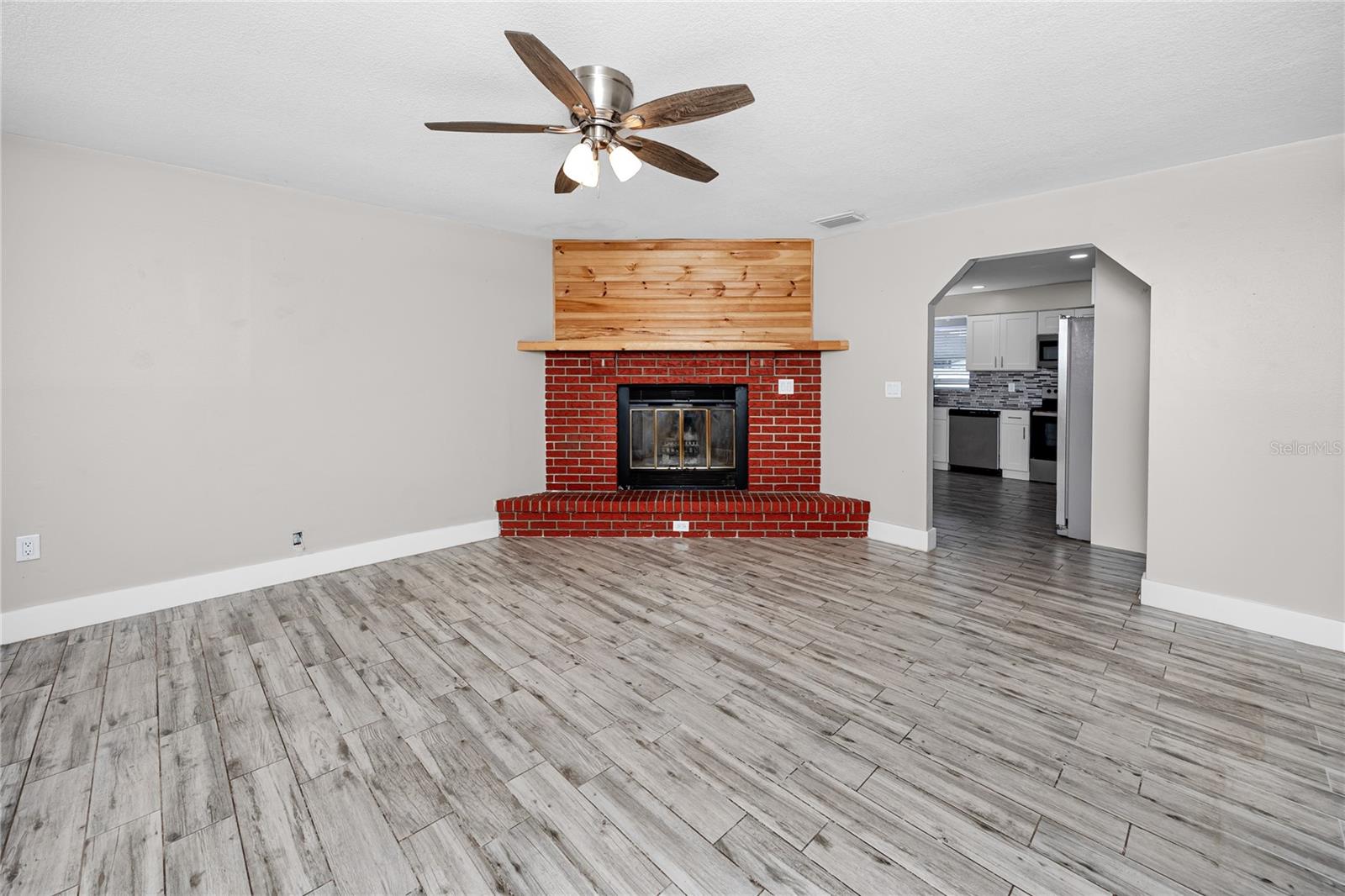 4624 WISTERIA DR — photo 8
