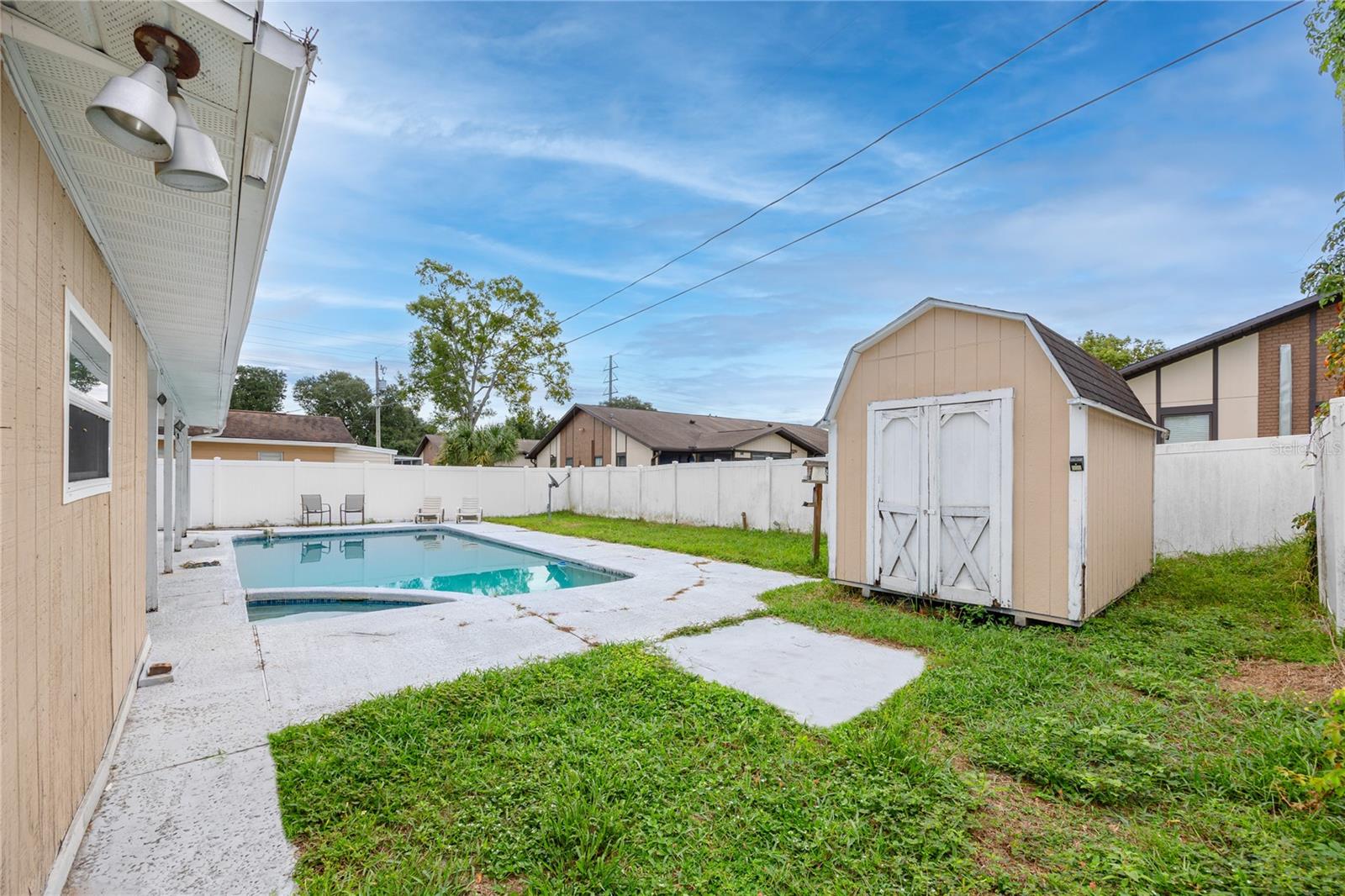 4624 WISTERIA DR — photo 37