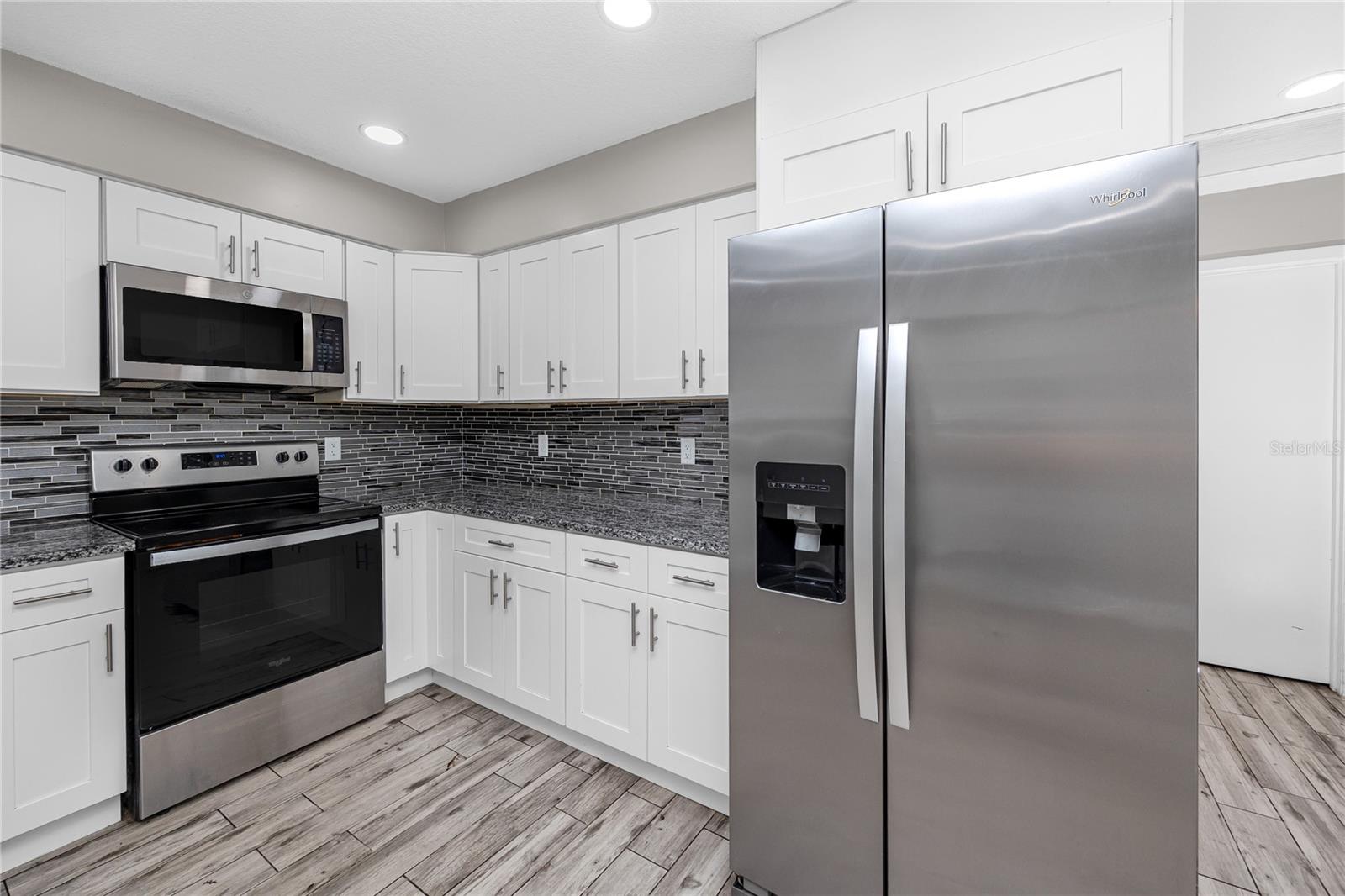 4624 WISTERIA DR — photo 4