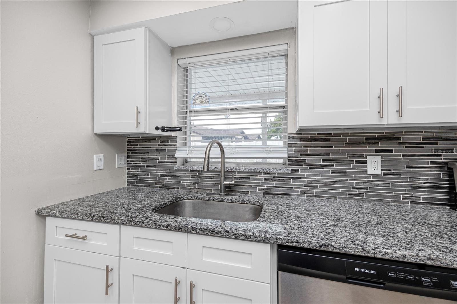4624 WISTERIA DR — photo 12