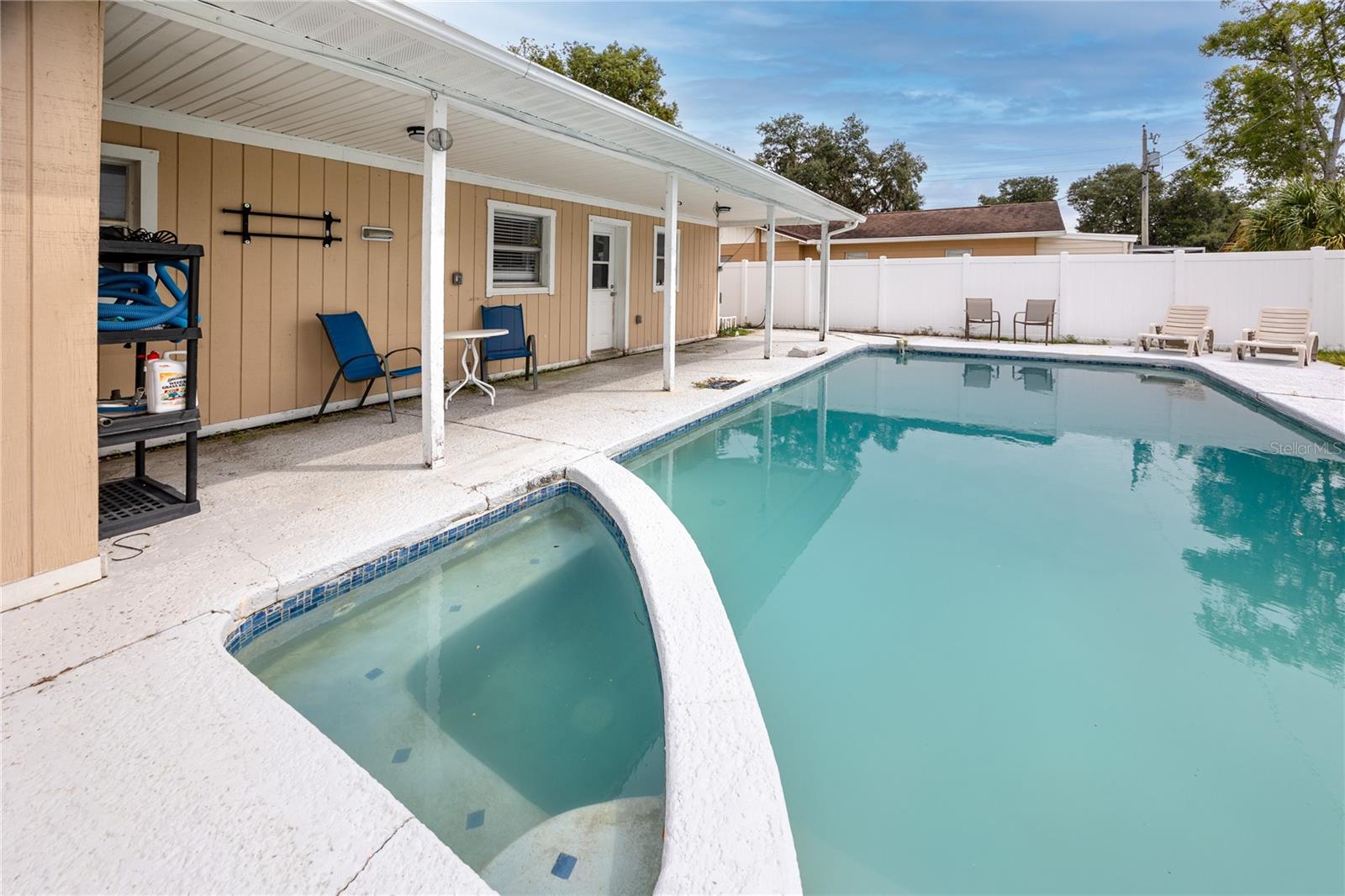 4624 WISTERIA DR — photo 2