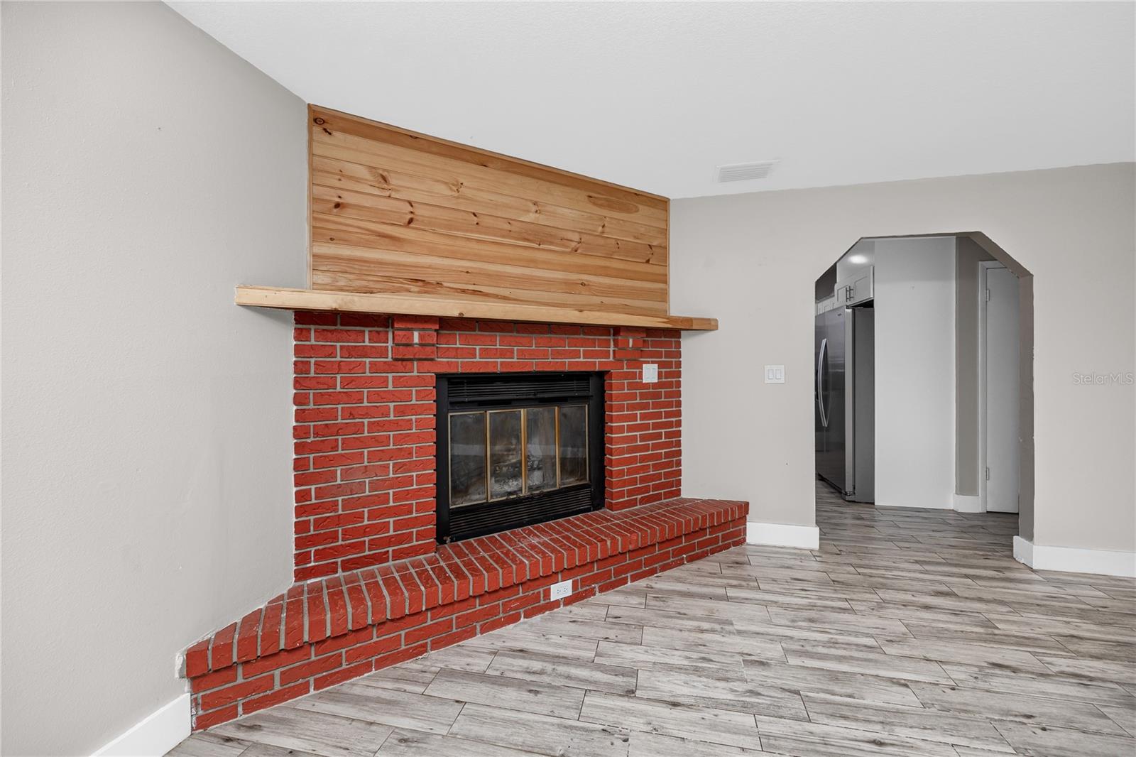 4624 WISTERIA DR — photo 5