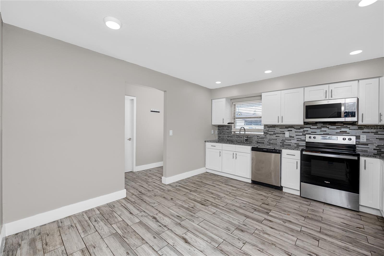 4624 WISTERIA DR — photo 13