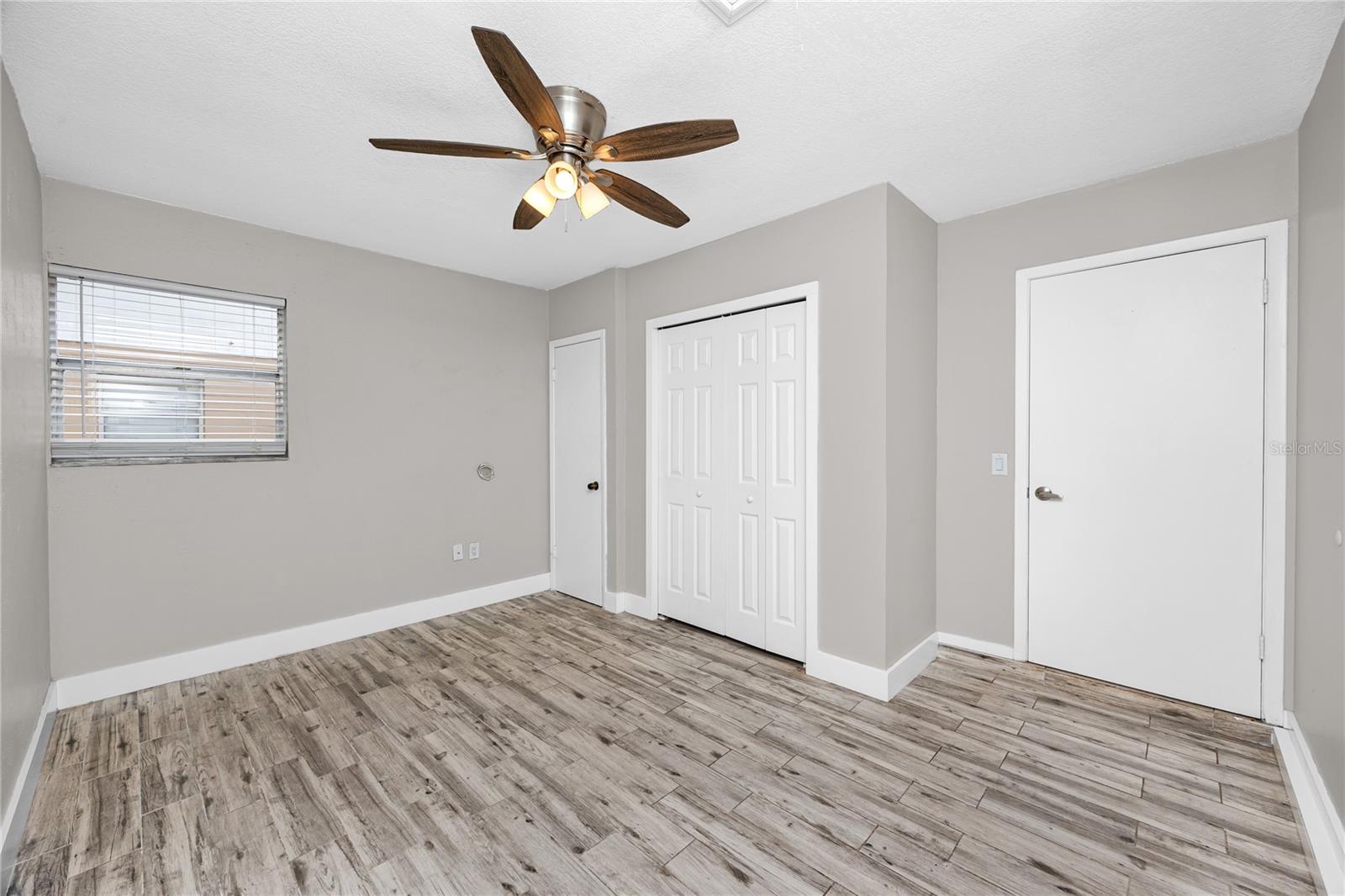 4624 WISTERIA DR — photo 15