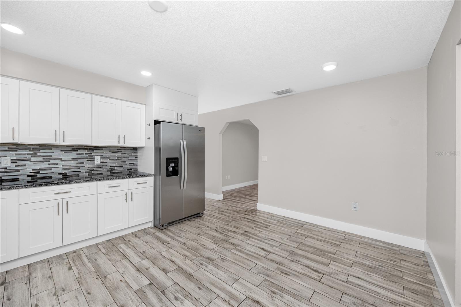 4624 WISTERIA DR — photo 9