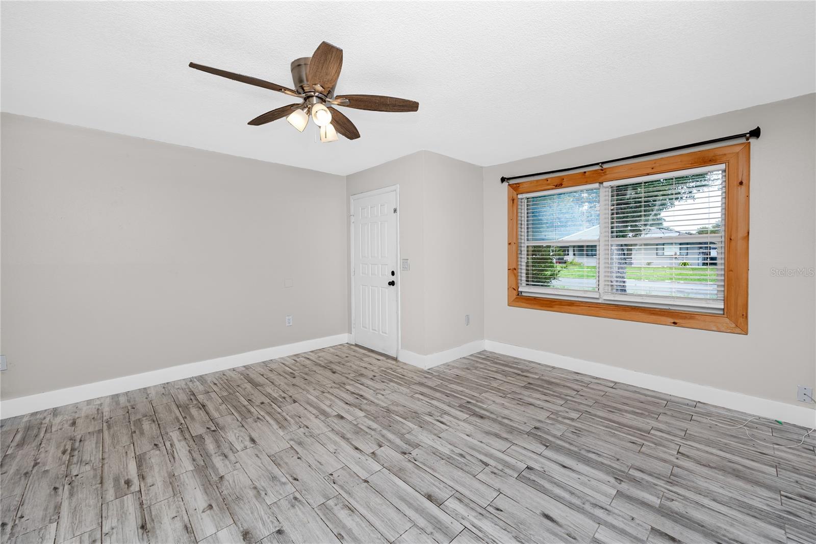 4624 WISTERIA DR — photo 7