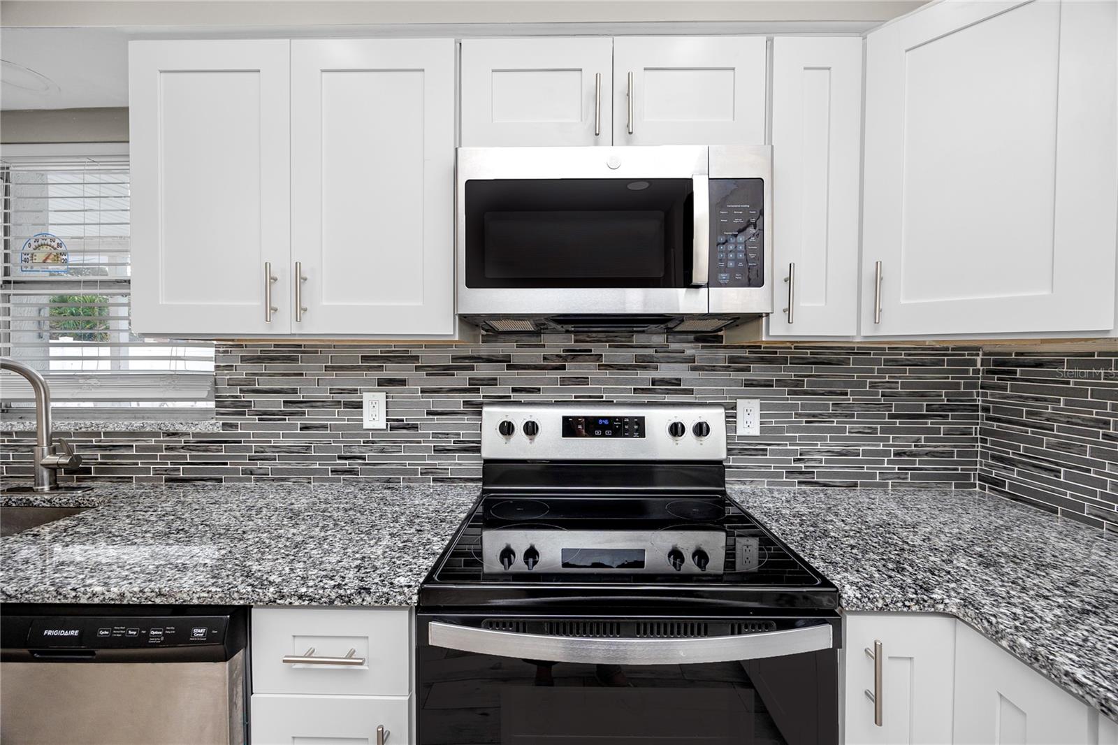 4624 WISTERIA DR — photo 11