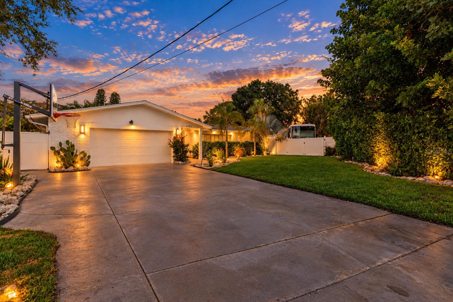 4785 BUTTERFLY PL NE — photo 10