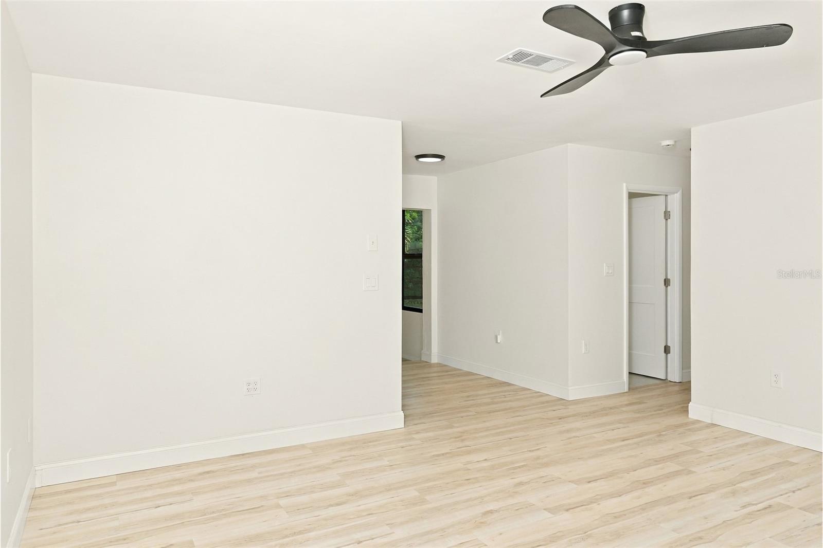 1112 KENISCO RD — photo 5