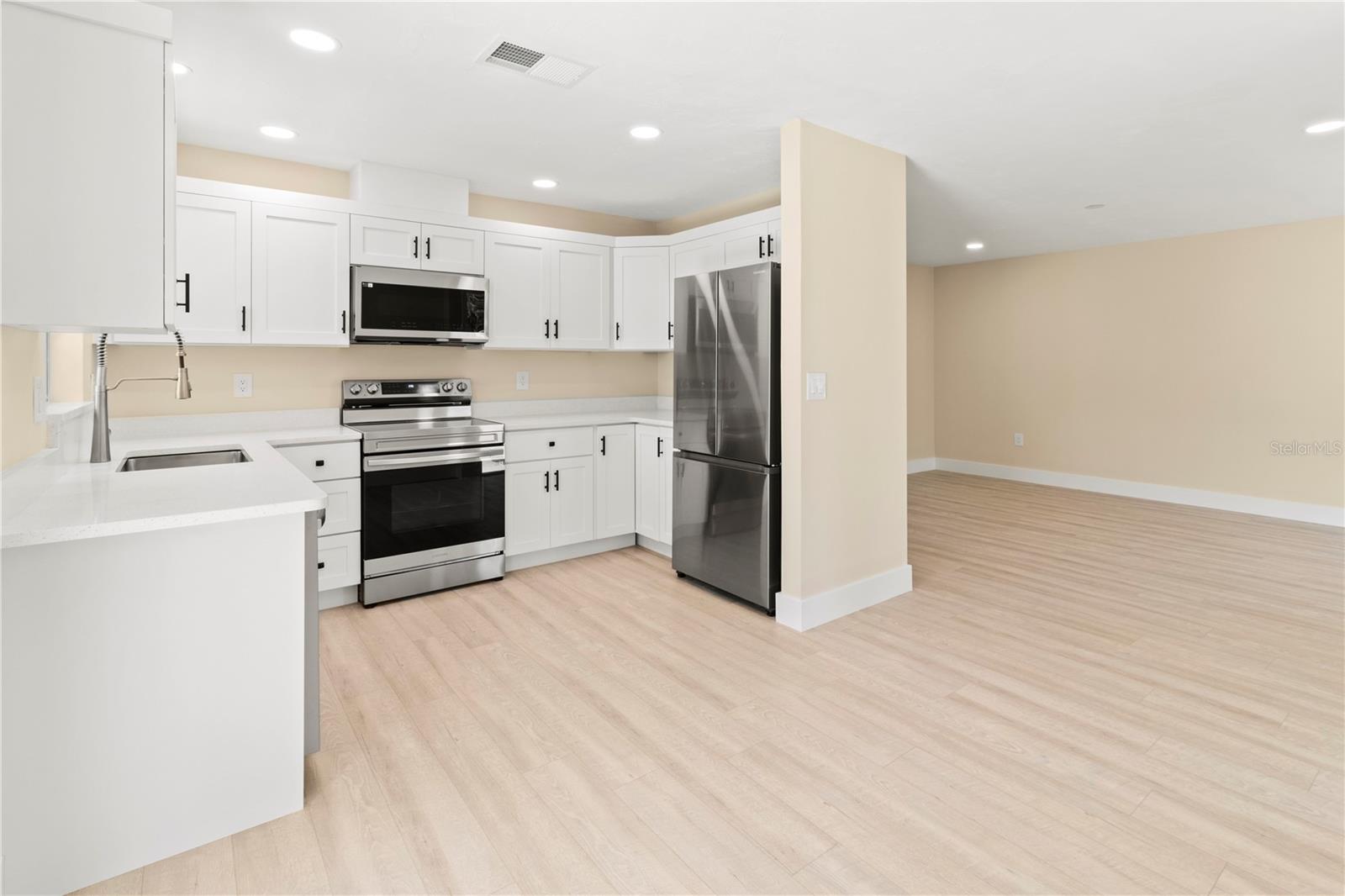 727 N JEFFERSON AVE #727 — photo 9