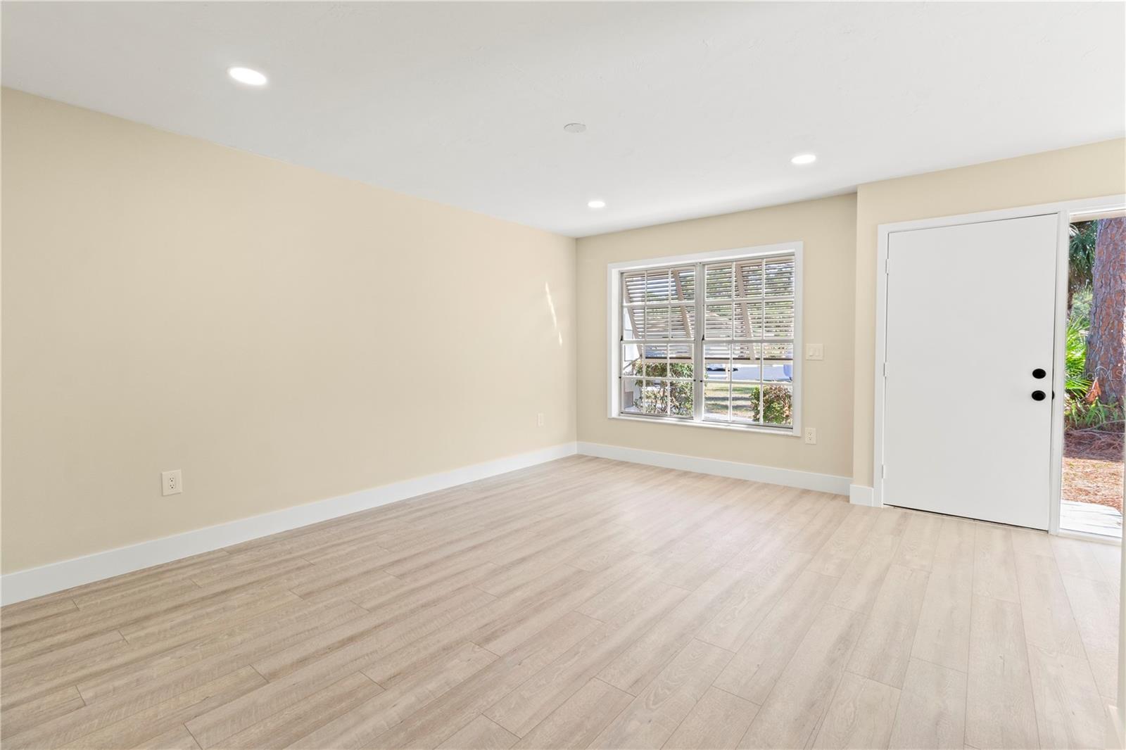 727 N JEFFERSON AVE #727 — photo 16