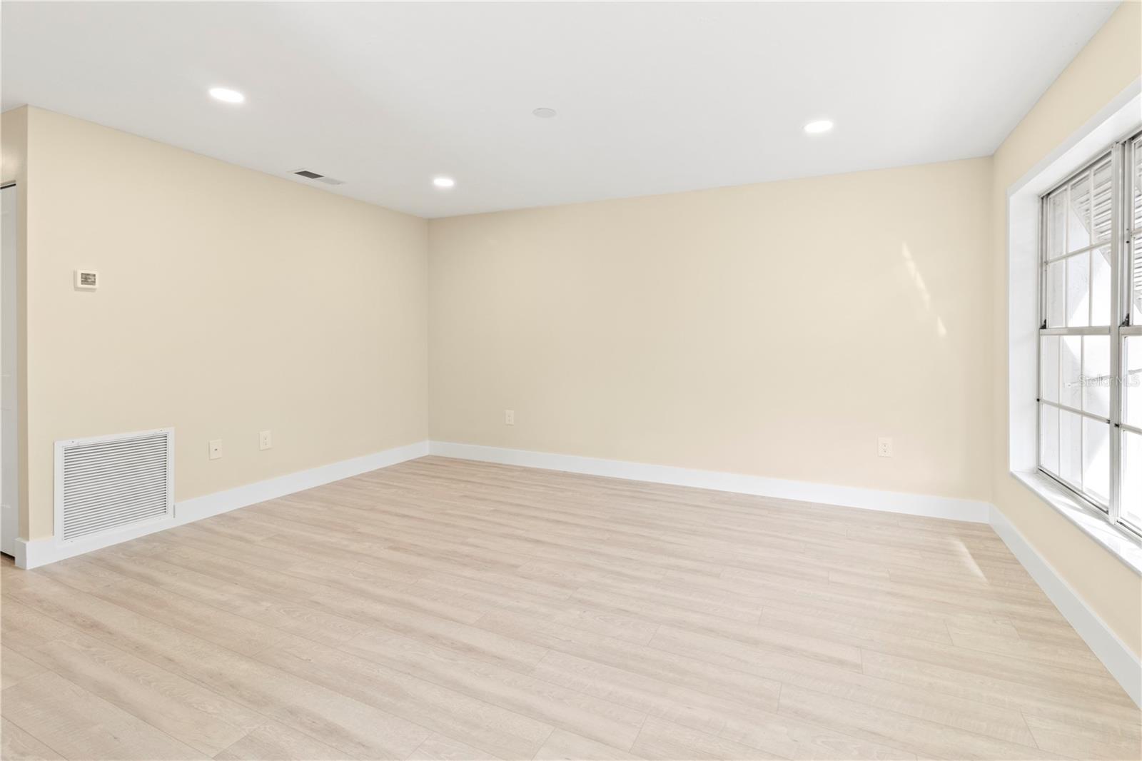 727 N JEFFERSON AVE #727 — photo 17