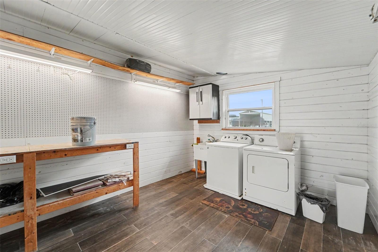 10055 COLLINGWOOD AVE — photo 27