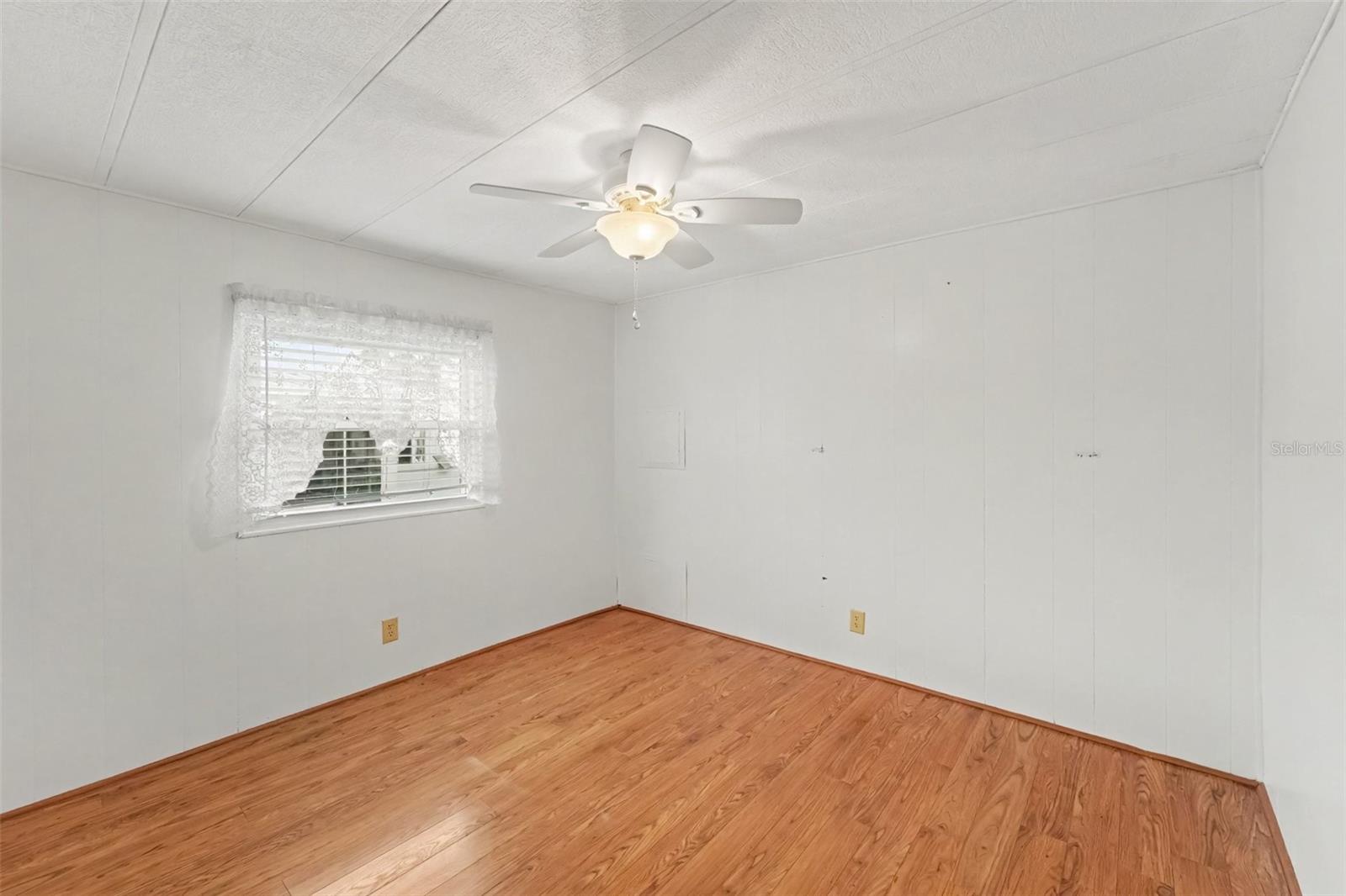10055 COLLINGWOOD AVE — photo 26