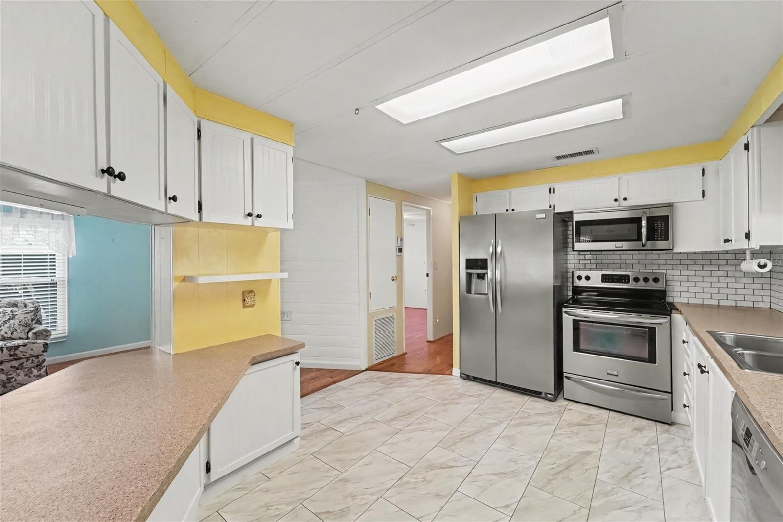 10055 COLLINGWOOD AVE — photo 9
