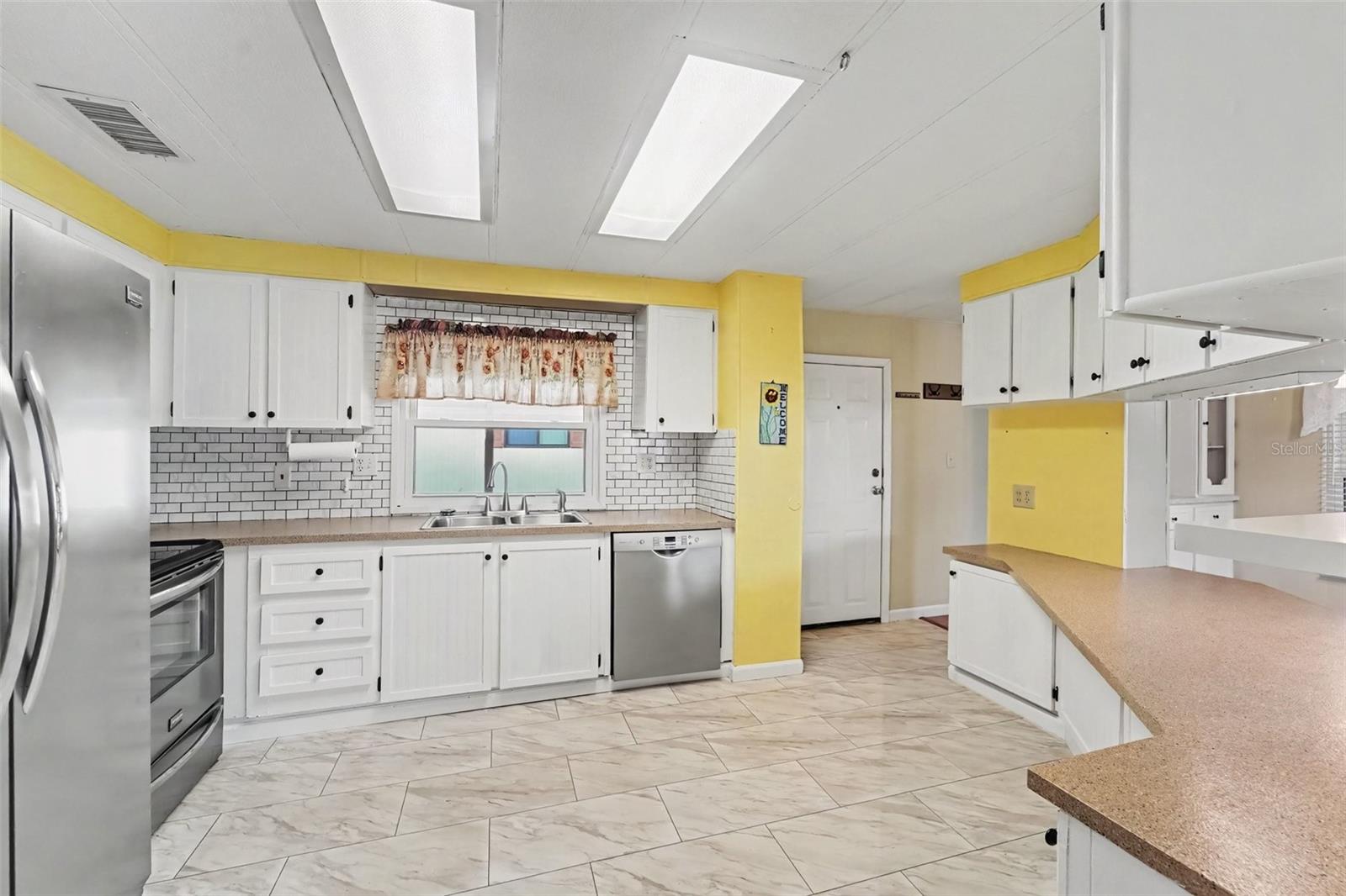10055 COLLINGWOOD AVE — photo 8
