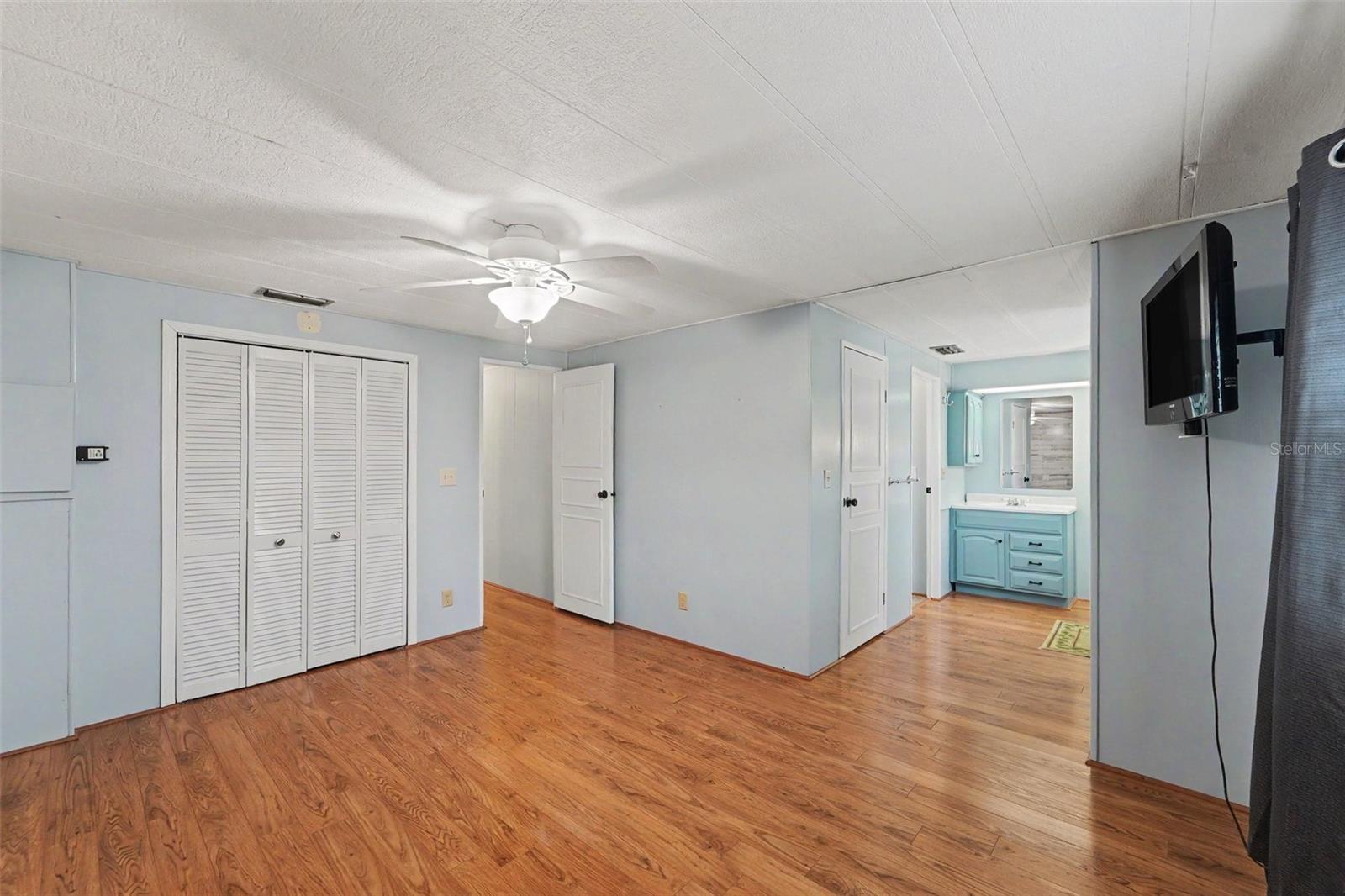10055 COLLINGWOOD AVE — photo 19
