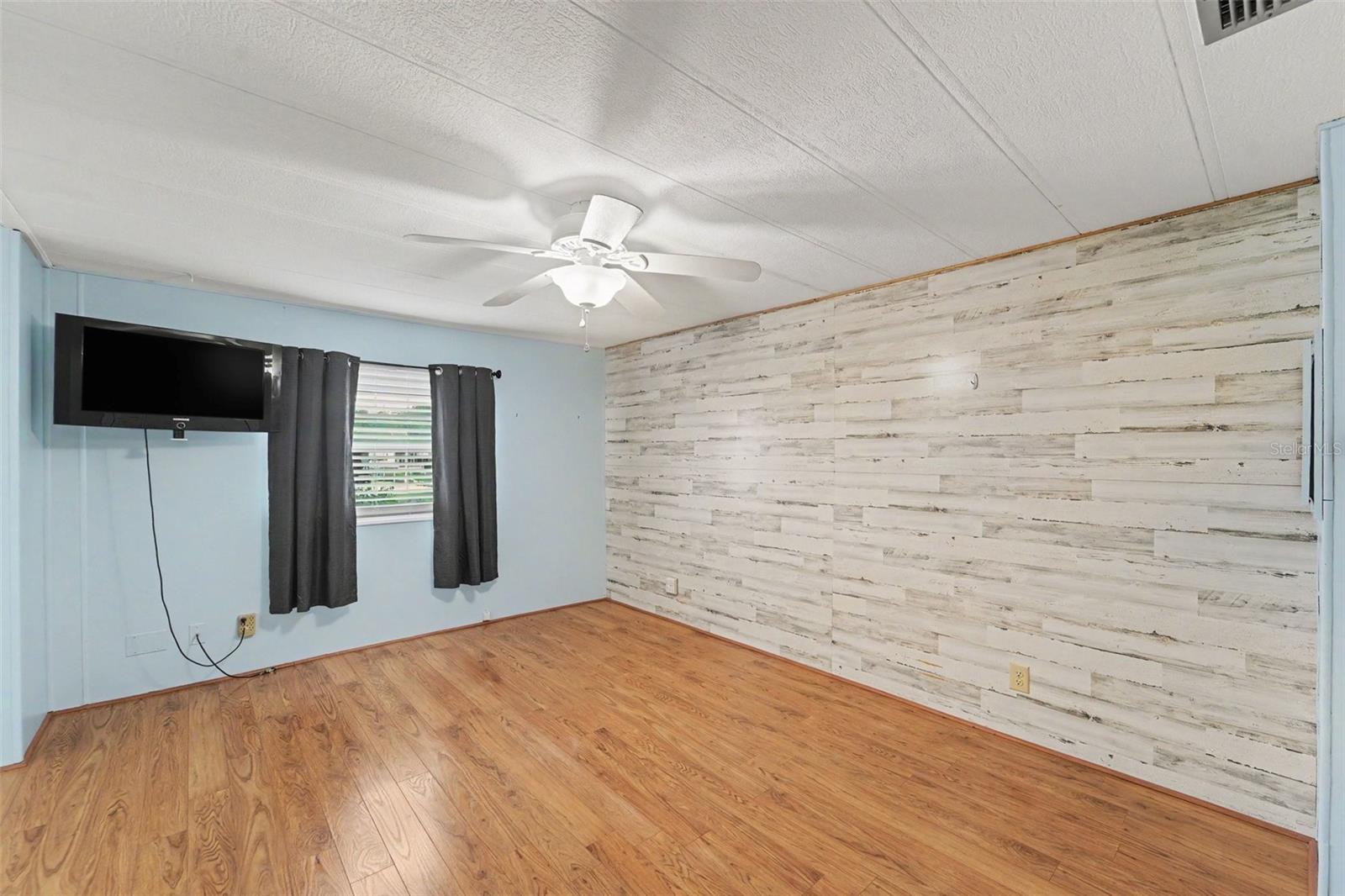 10055 COLLINGWOOD AVE — photo 21