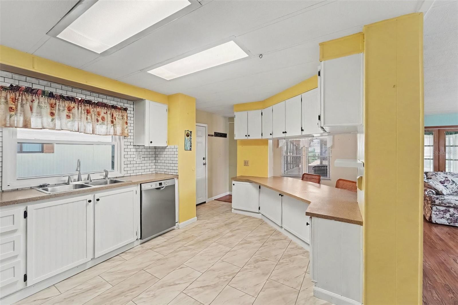 10055 COLLINGWOOD AVE — photo 10
