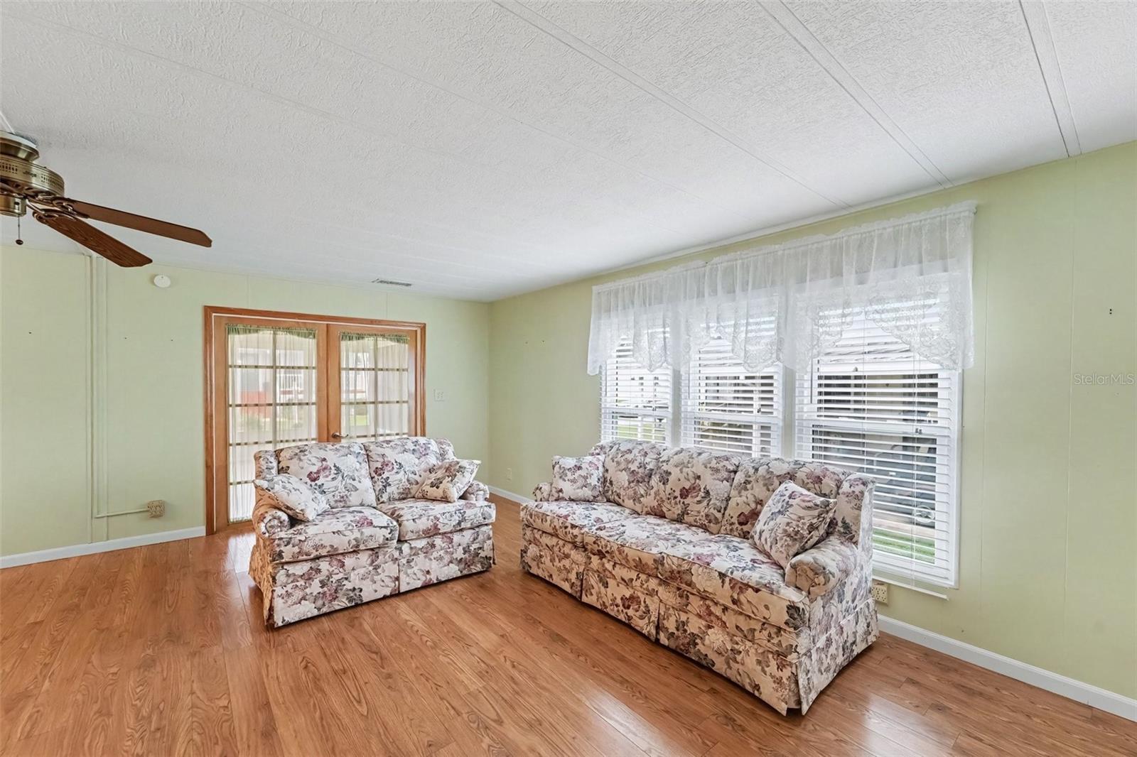 10055 COLLINGWOOD AVE — photo 6