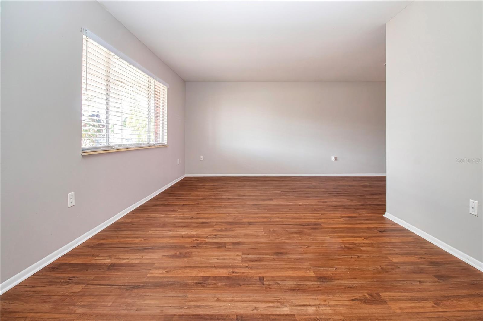 1507 N LAKE DR — photo 8