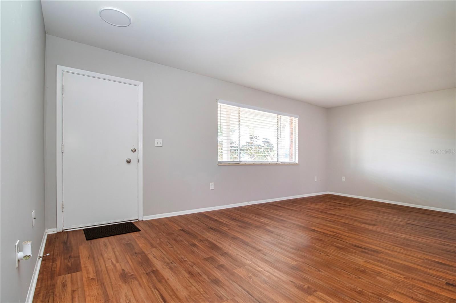 1507 N LAKE DR — photo 7