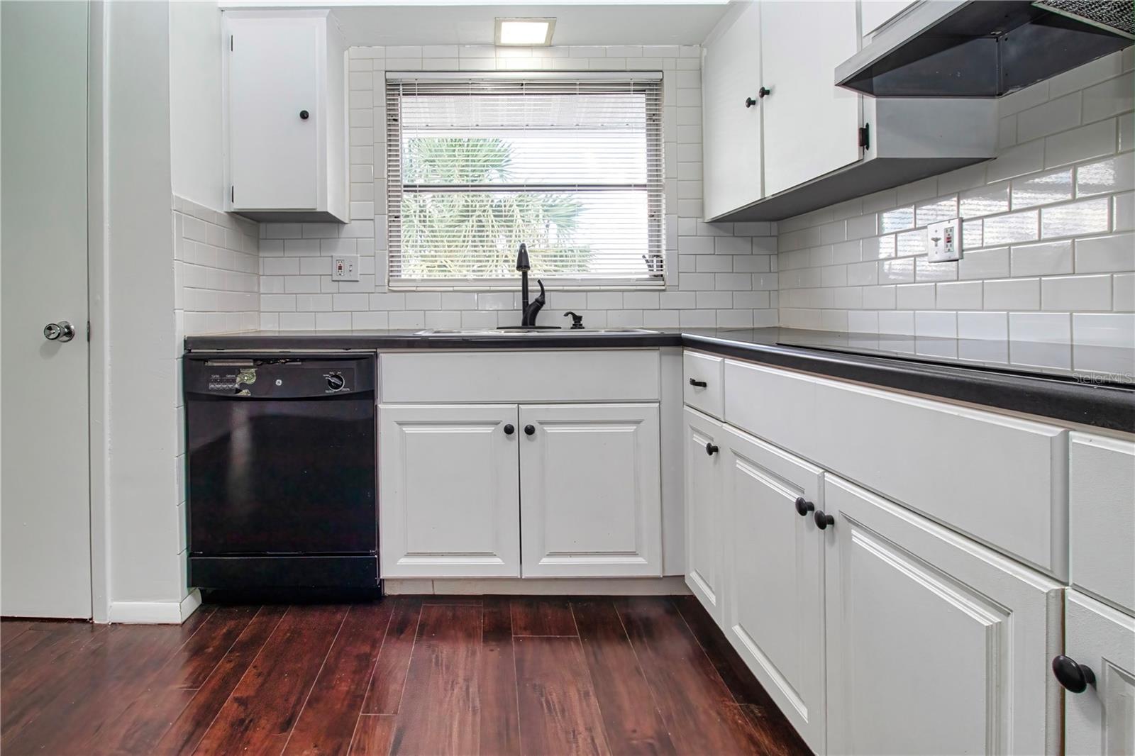 1507 N LAKE DR — photo 16