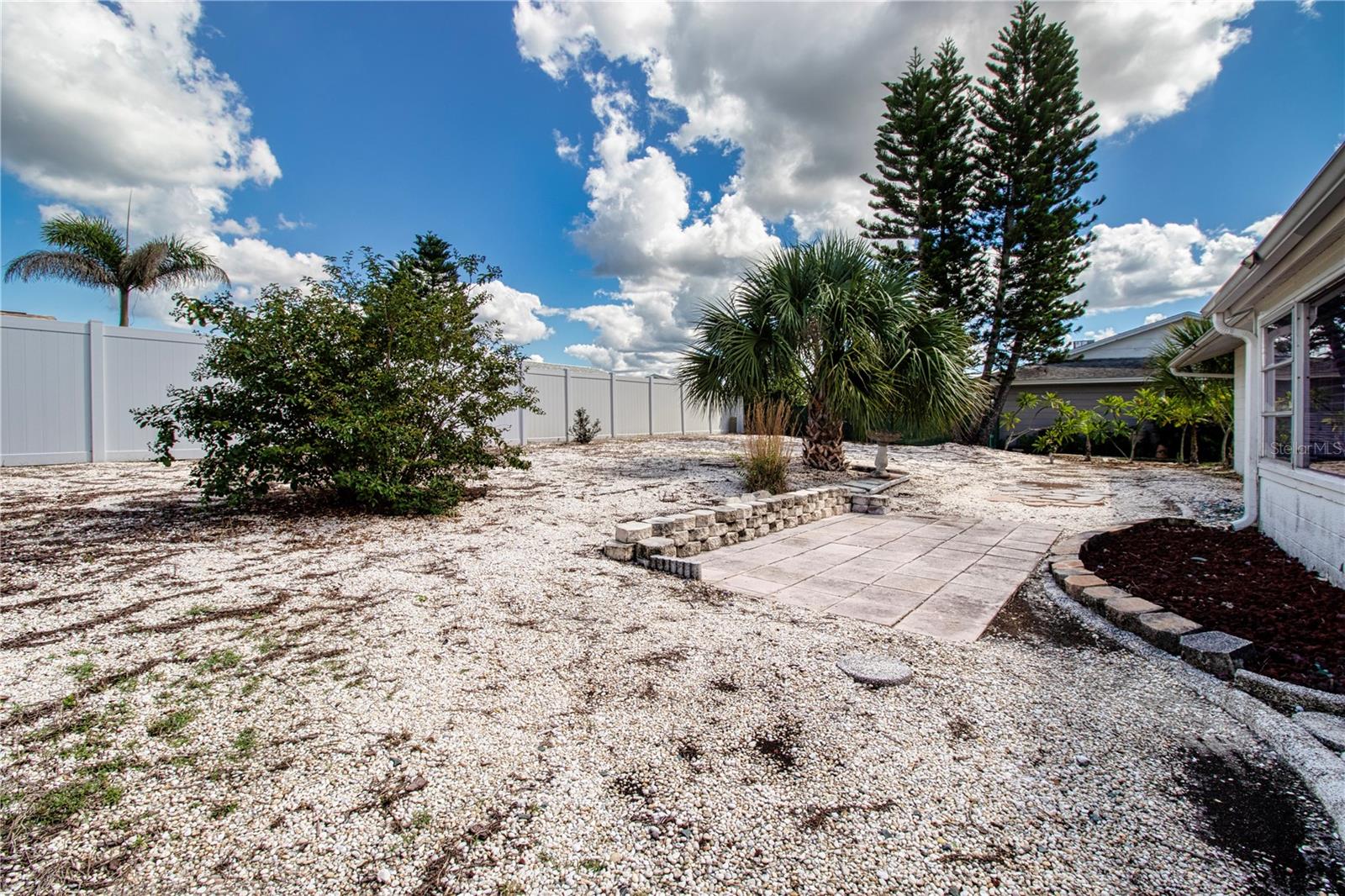 1507 N LAKE DR — photo 28
