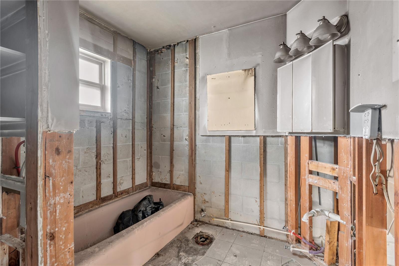 6320 FAIRWAY BLVD — photo 10