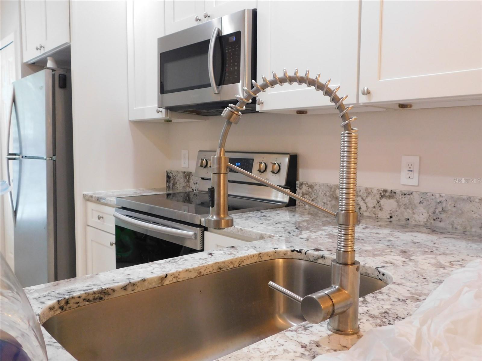8660 HUNTERS KEY CIR — photo 6