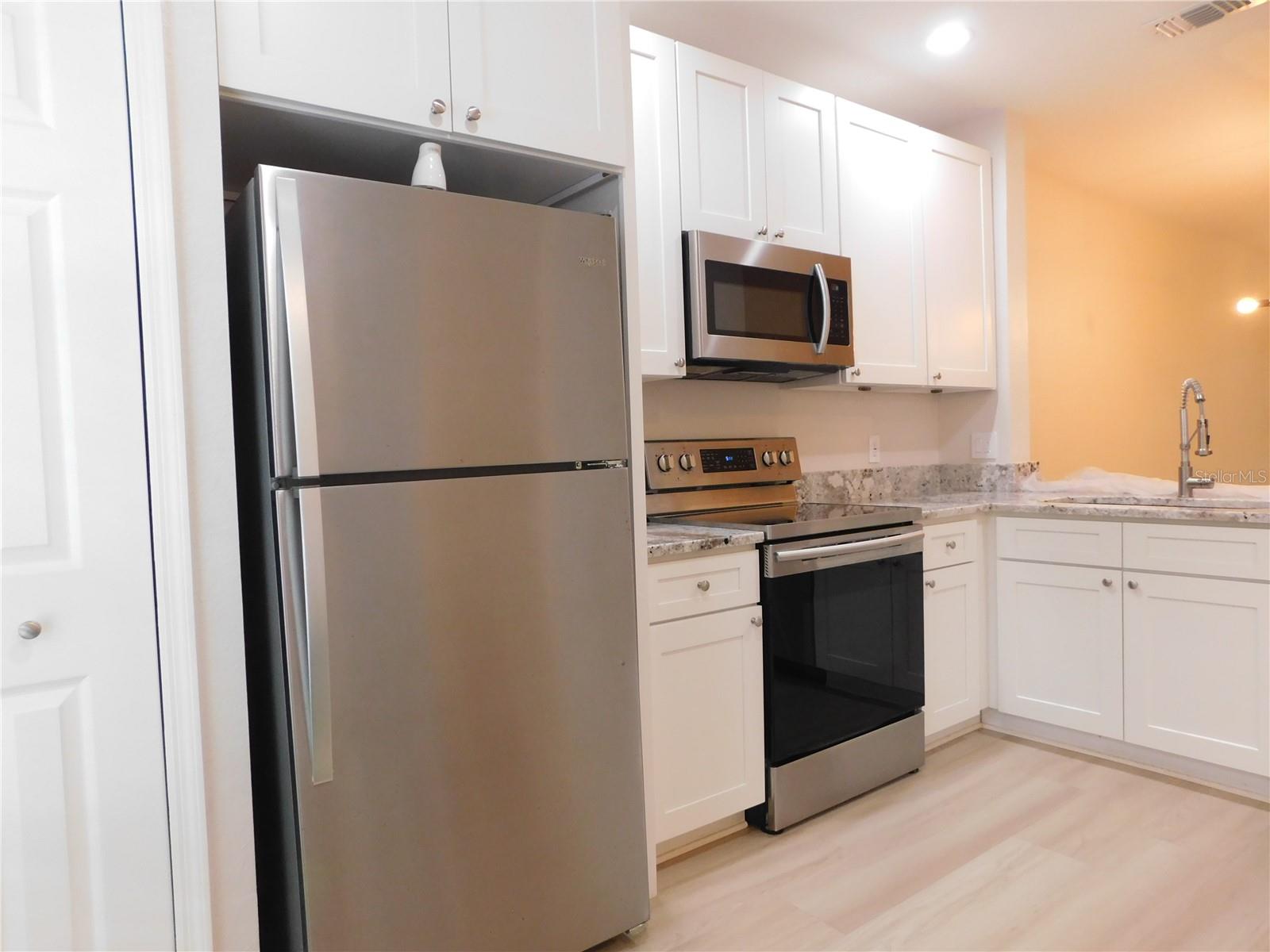 8660 HUNTERS KEY CIR — photo 4