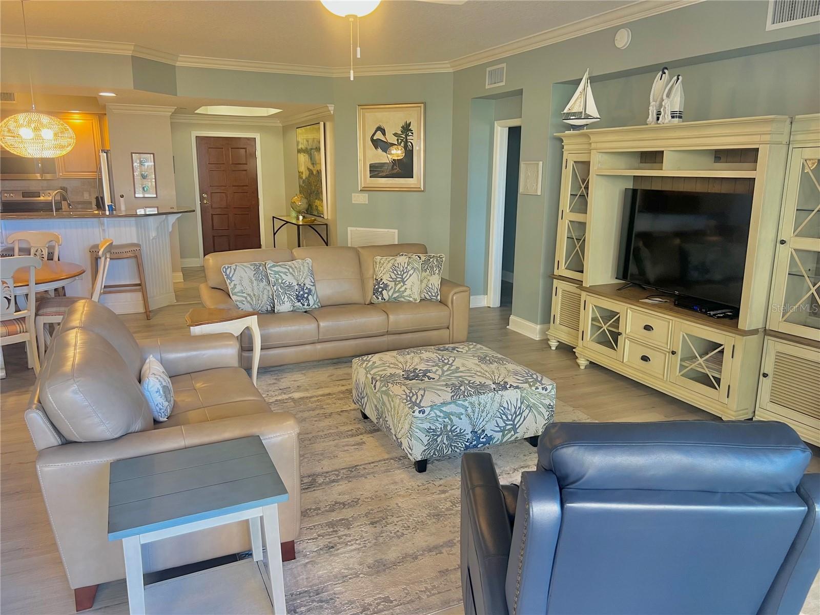 501 MANDALAY AVE #504 — photo 3