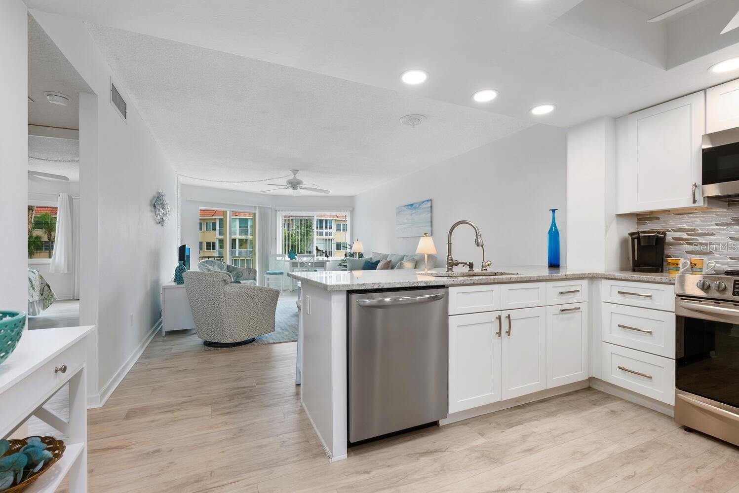 1250 N PORTOFINO DR #304 — photo 4
