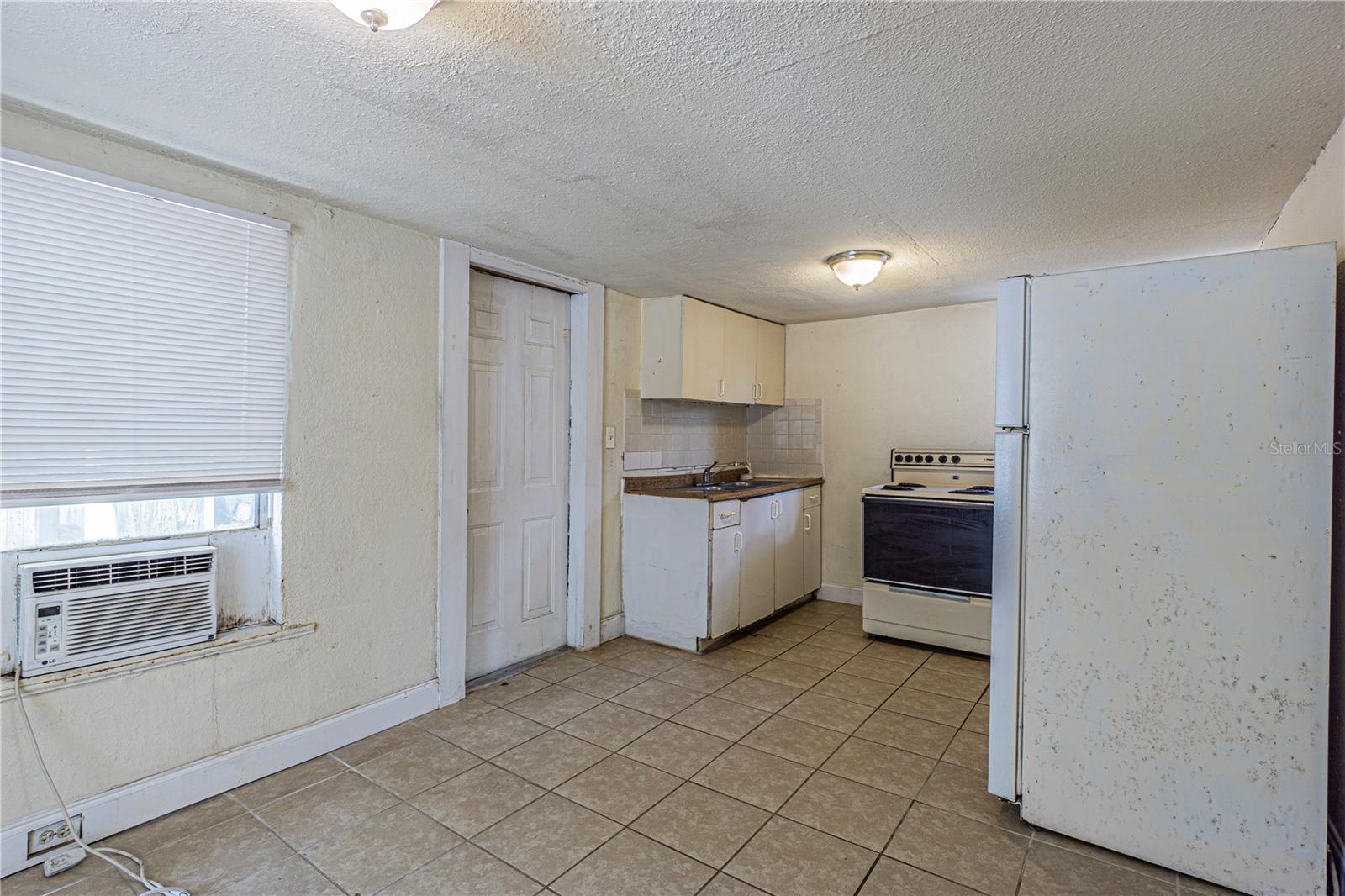 113 W HANLON ST — photo 4