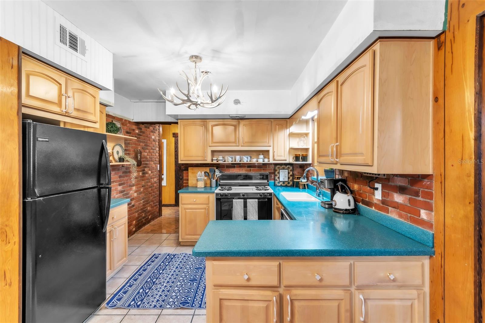 1488 LACONIA DR E — photo 10