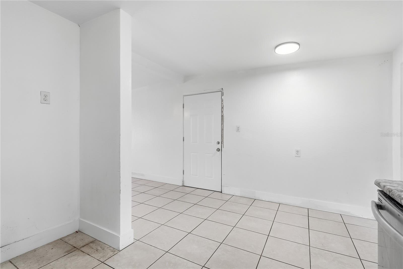 6639 SANDRA DR — photo 10