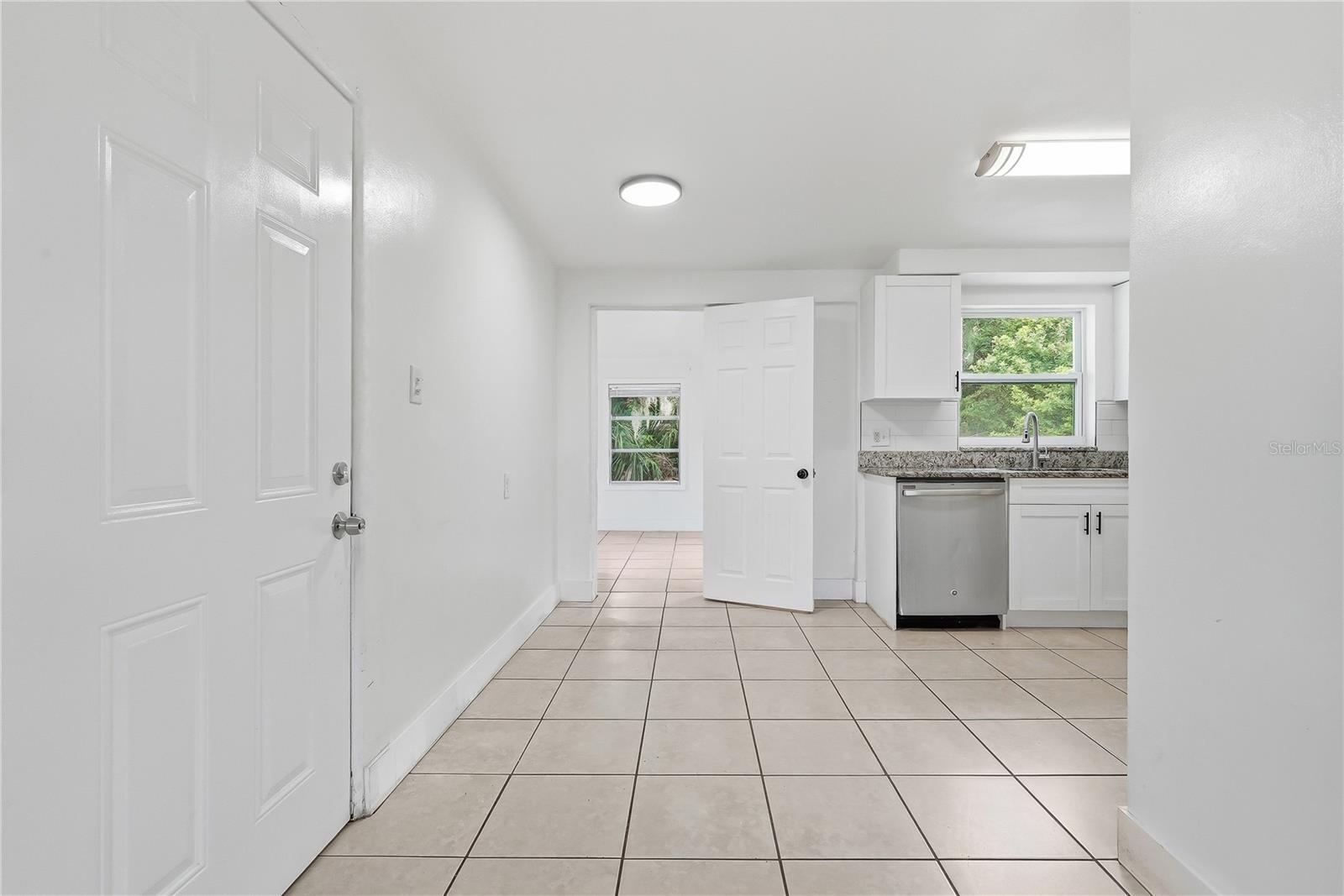 6639 SANDRA DR — photo 3