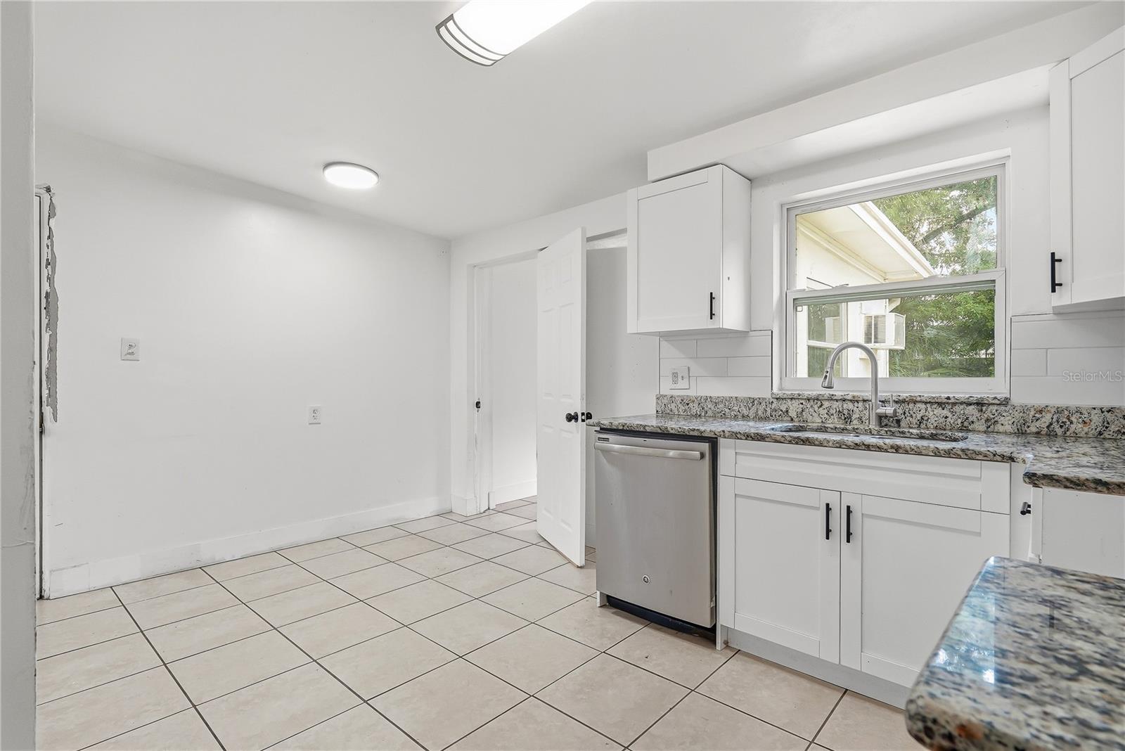 6639 SANDRA DR — photo 7