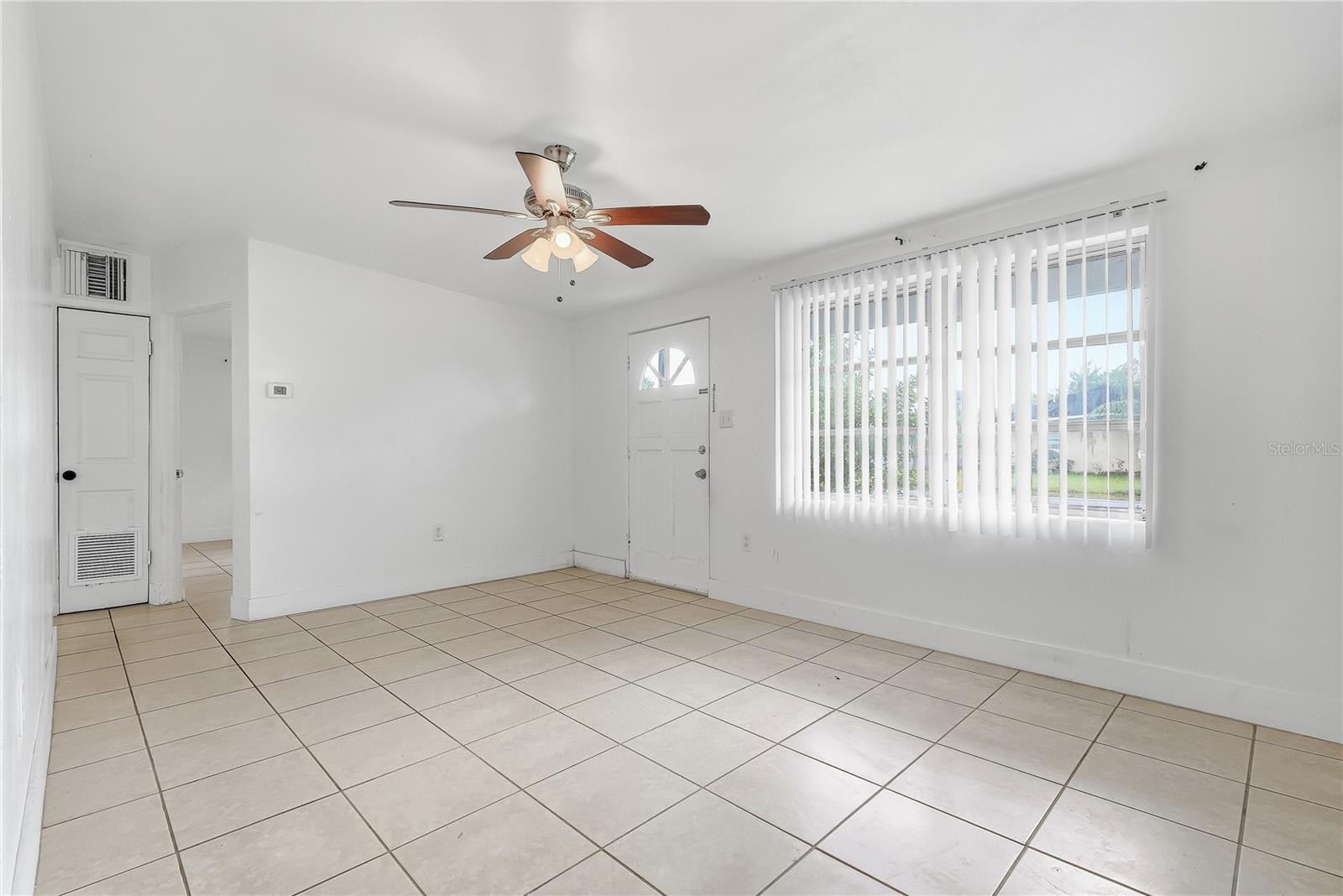 6639 SANDRA DR — photo 11