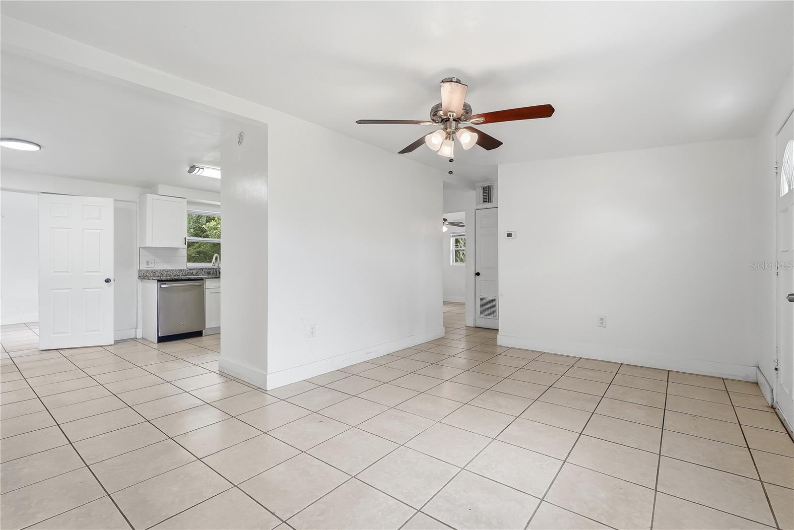 6639 SANDRA DR — photo 9