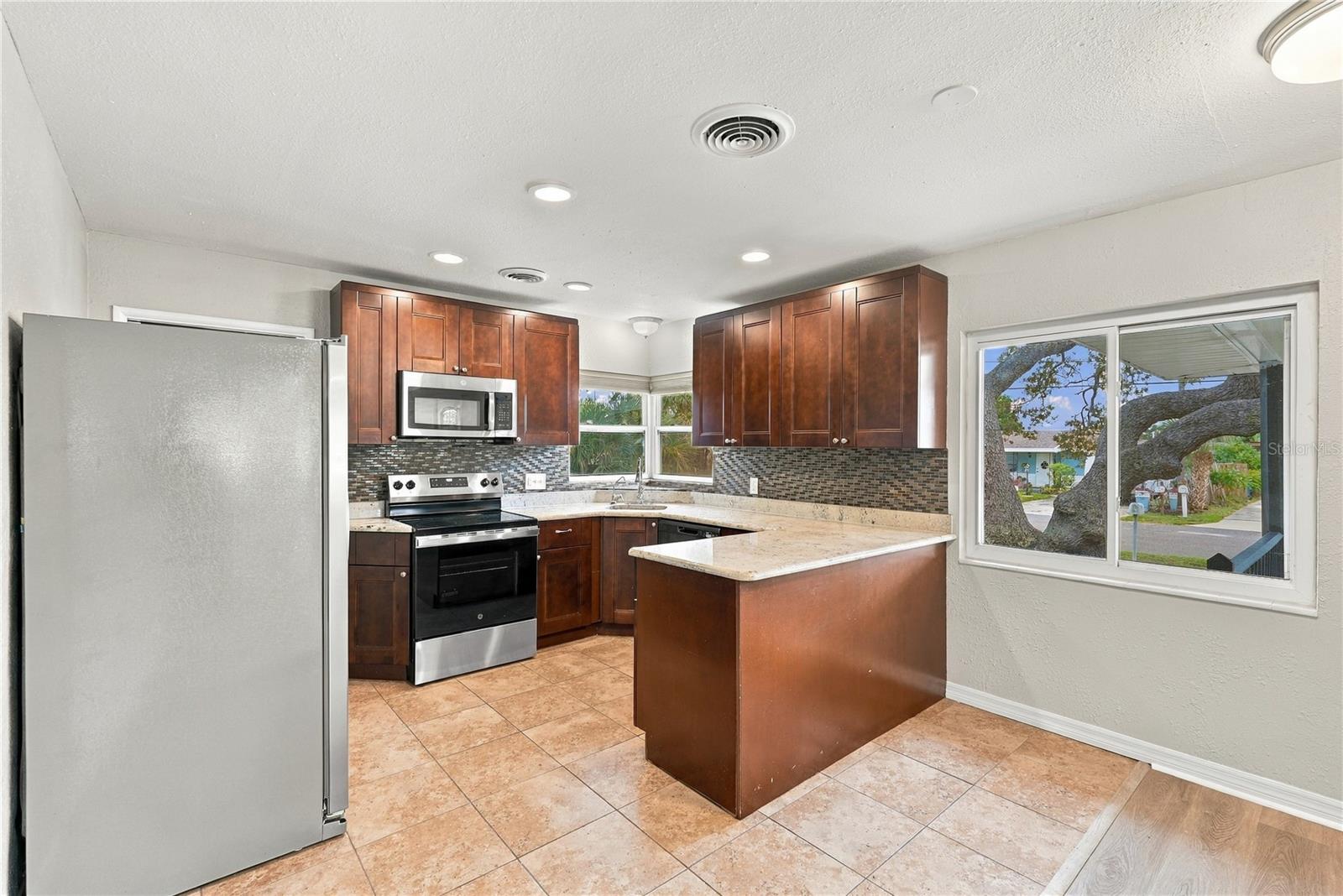 10719 CHEROKEE DR — photo 16