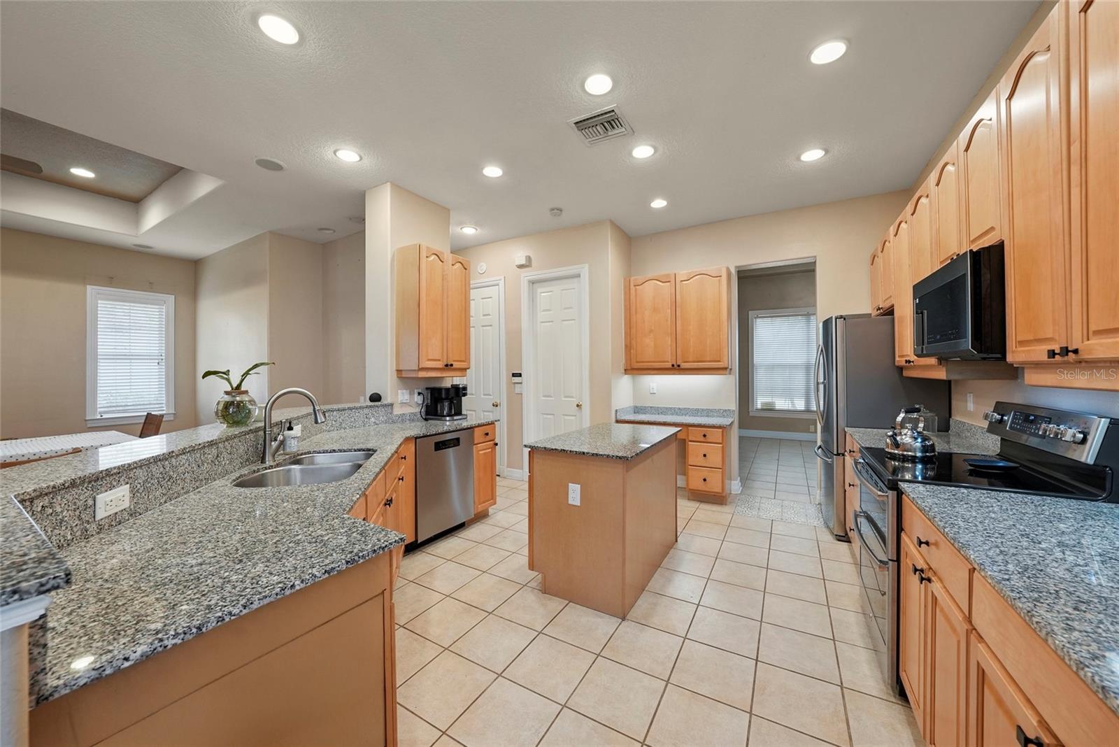 18823 WIMBLEDON CIR — photo 15