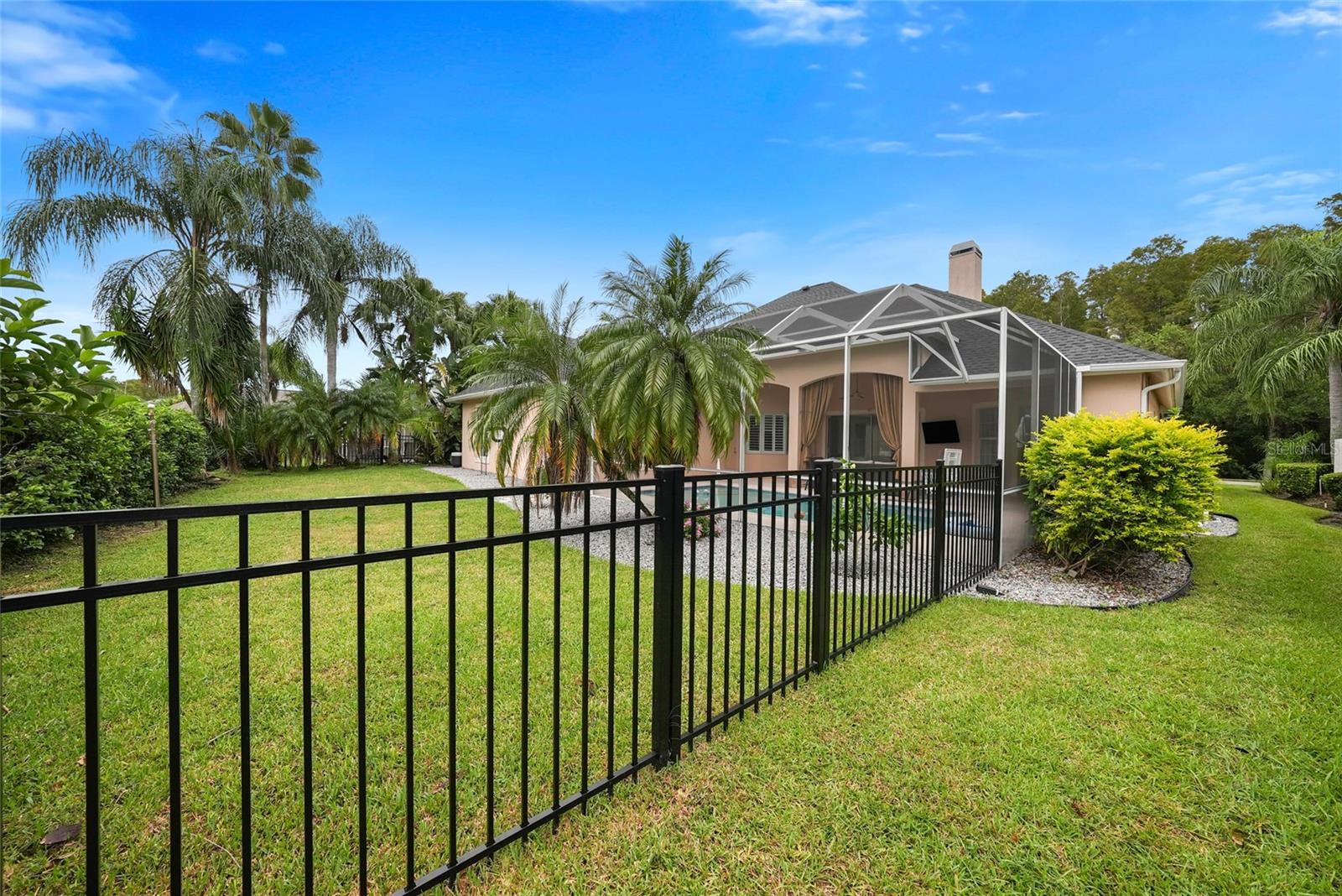 18823 WIMBLEDON CIR — photo 34