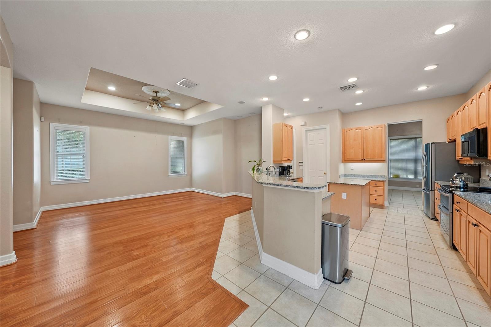 18823 WIMBLEDON CIR — photo 18