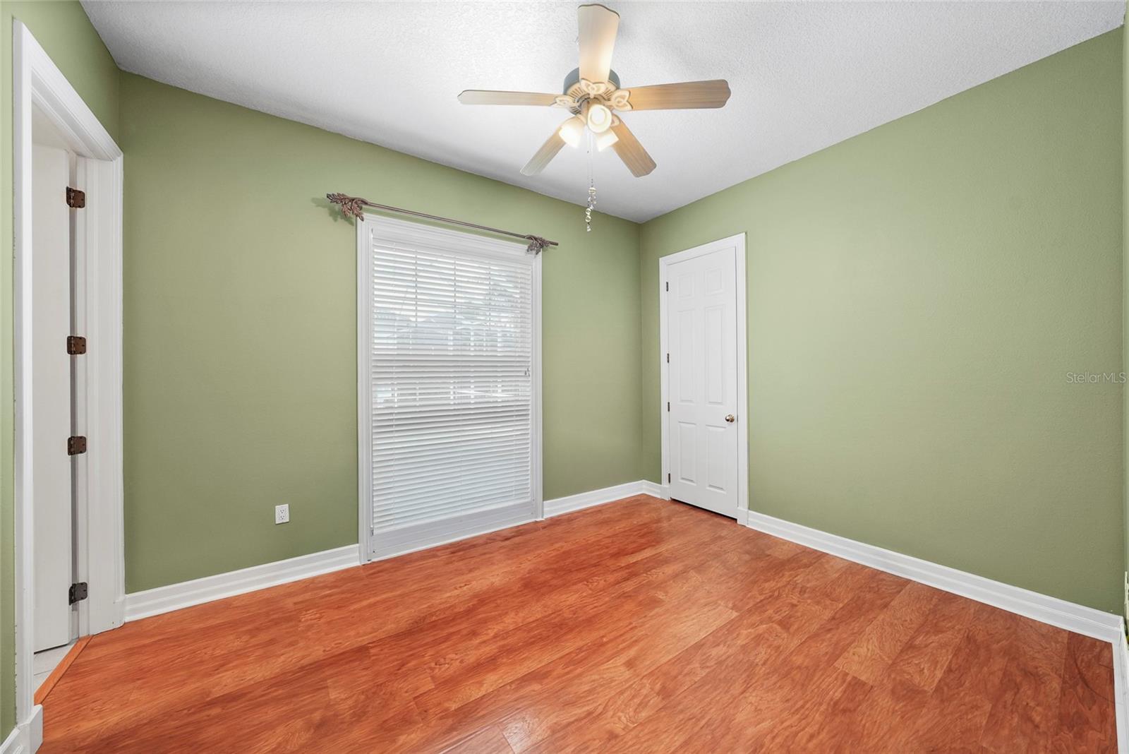 18823 WIMBLEDON CIR — photo 25